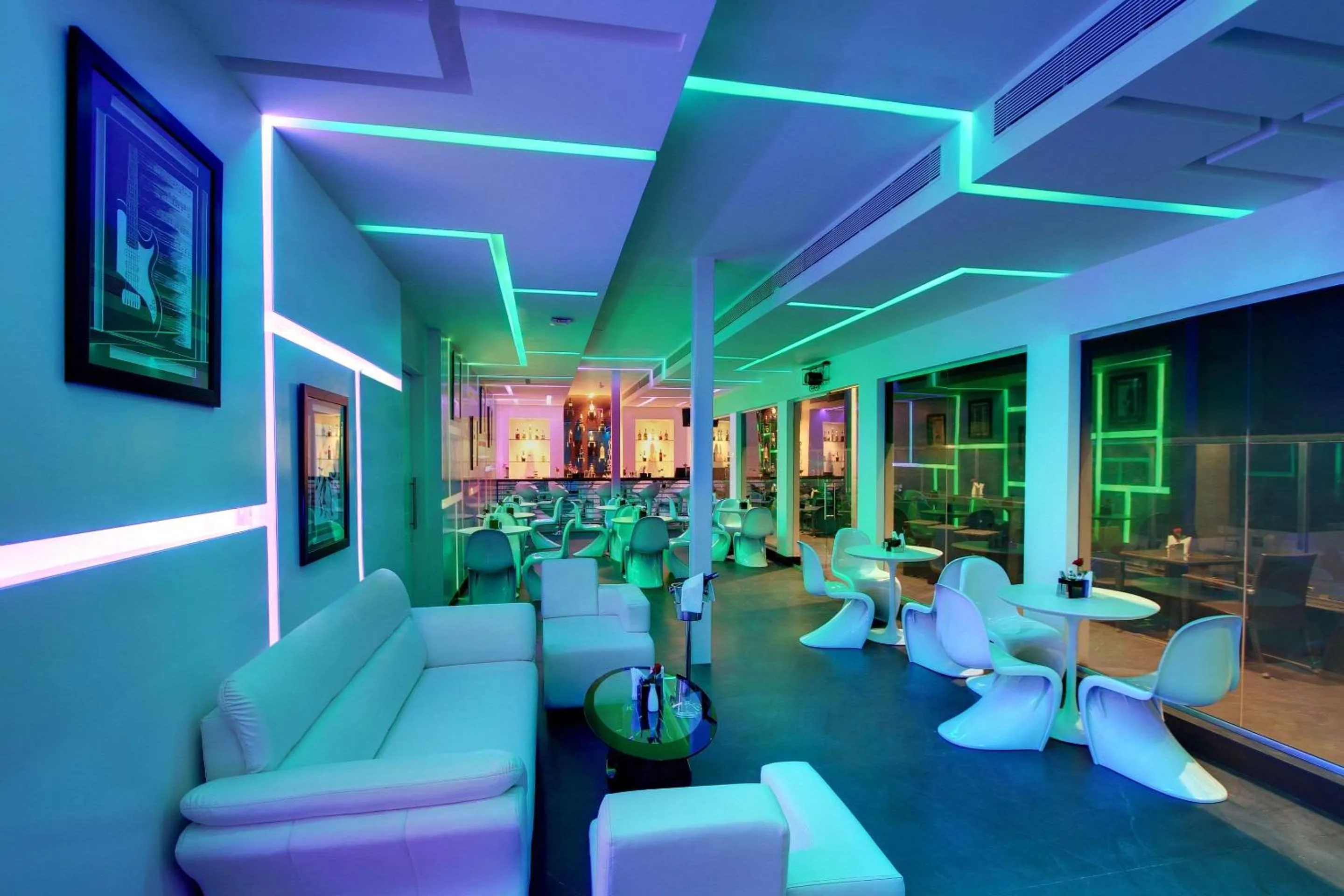 Lounge or bar in Comfort Inn Insys