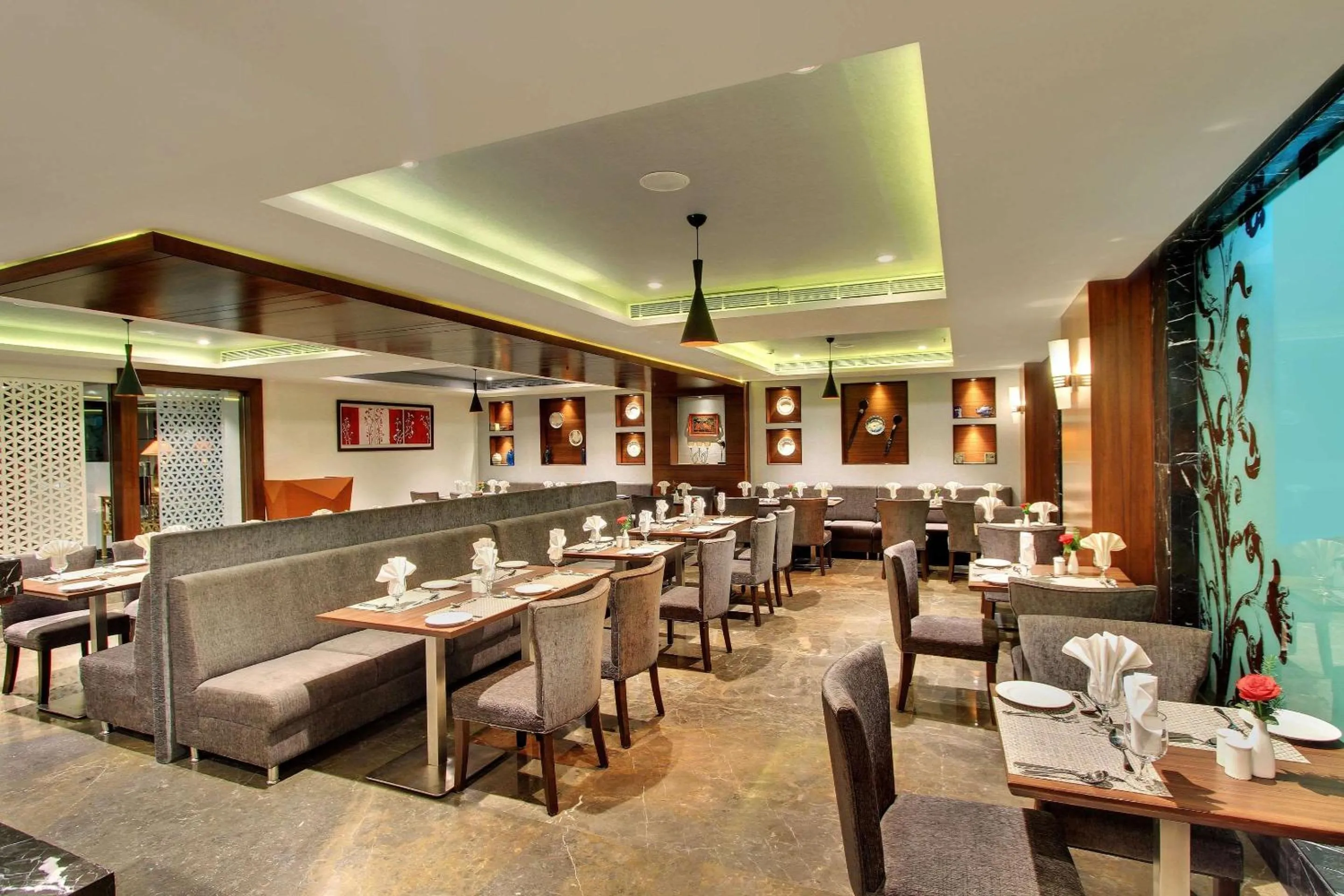 Restaurant/places to eat in Comfort Inn Insys