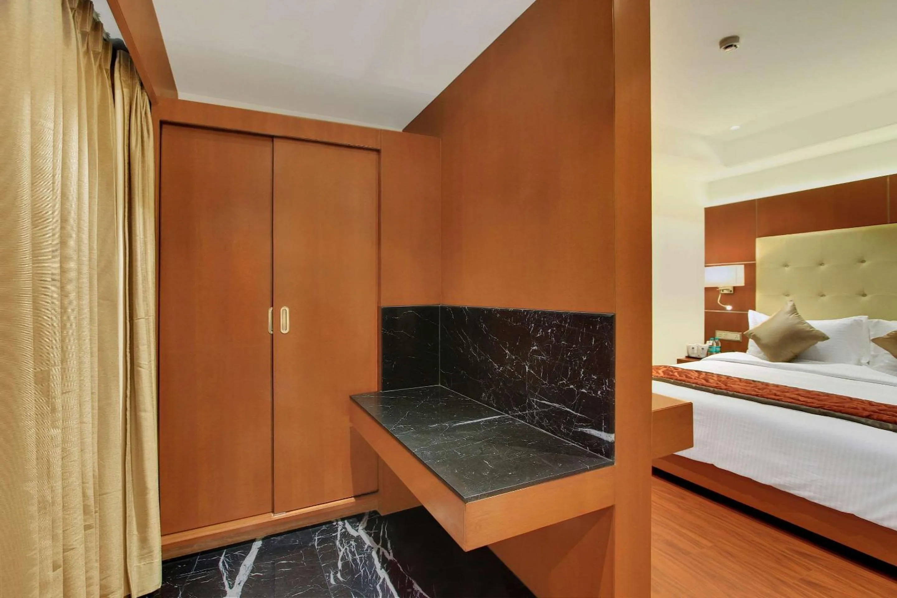 Photo of the whole room, Bed in Comfort Inn Insys