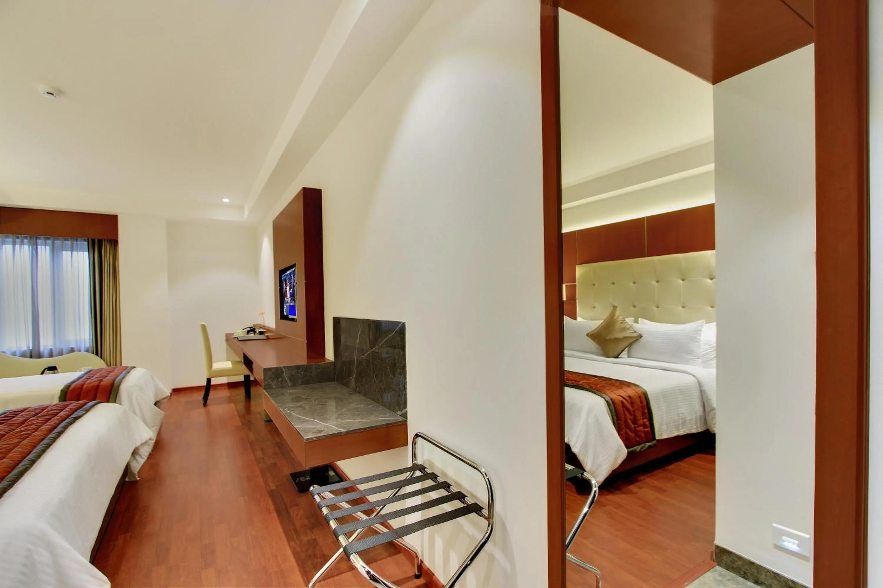 Coffee/tea facilities, Bed in Comfort Inn Insys