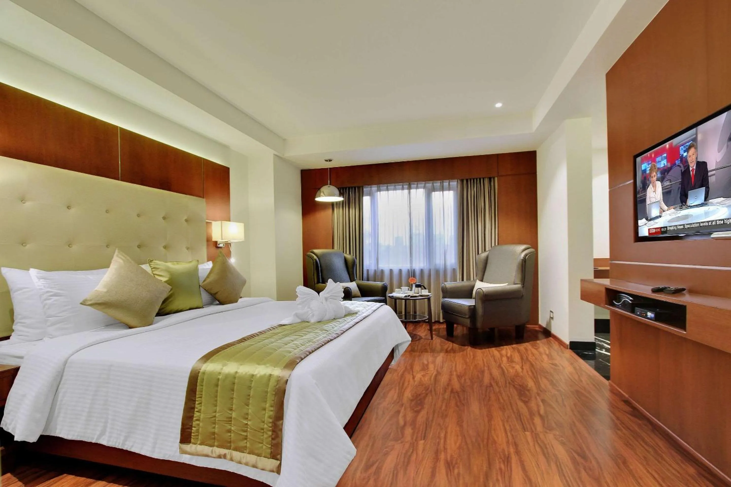 Photo of the whole room, Bed in Comfort Inn Insys