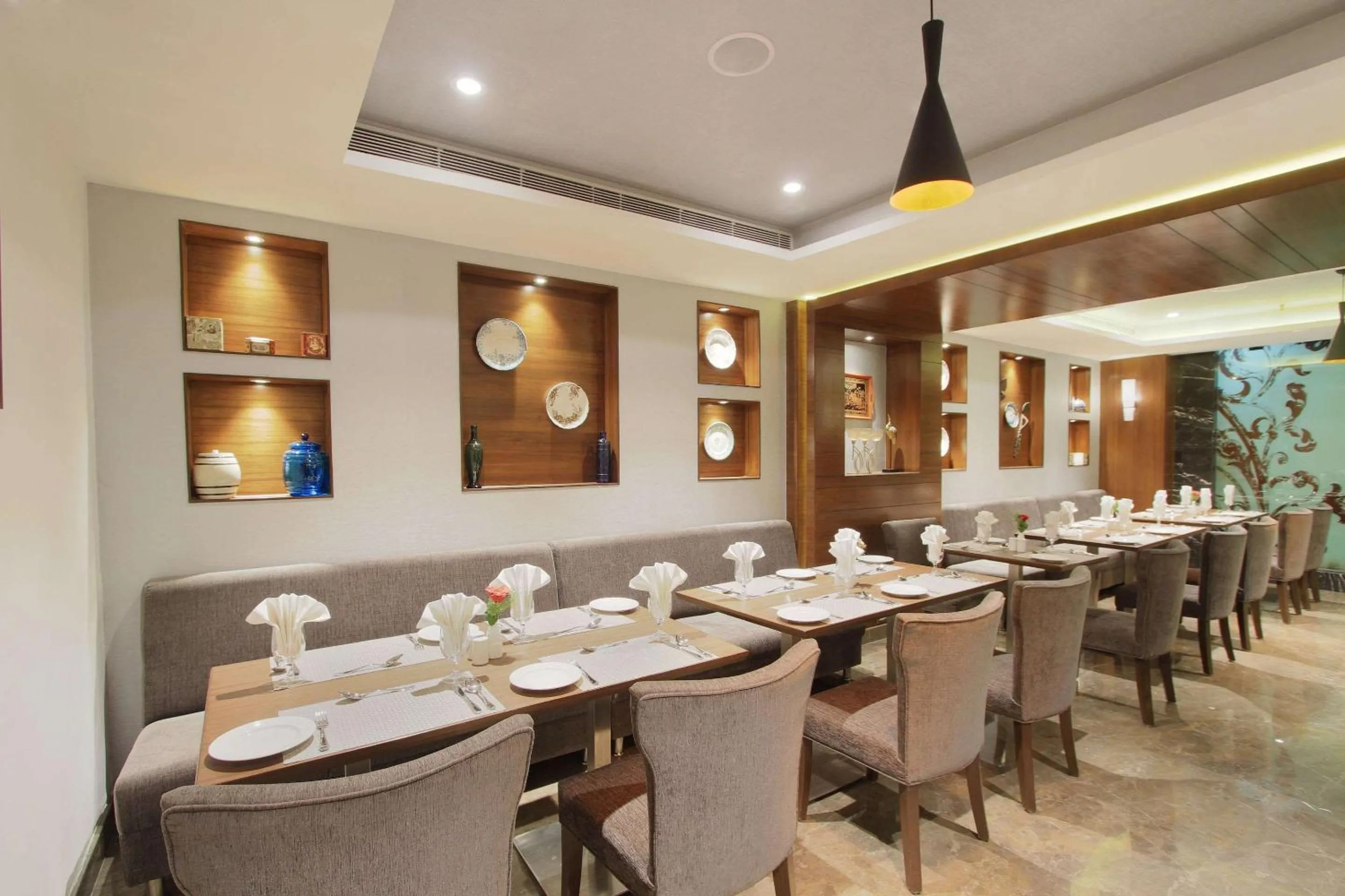 Restaurant/places to eat in Comfort Inn Insys