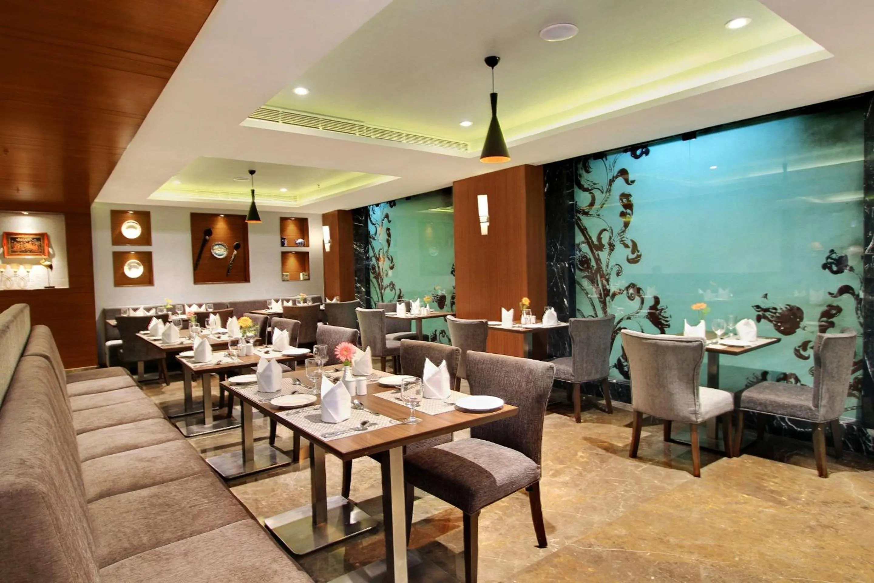 Restaurant/places to eat in Comfort Inn Insys