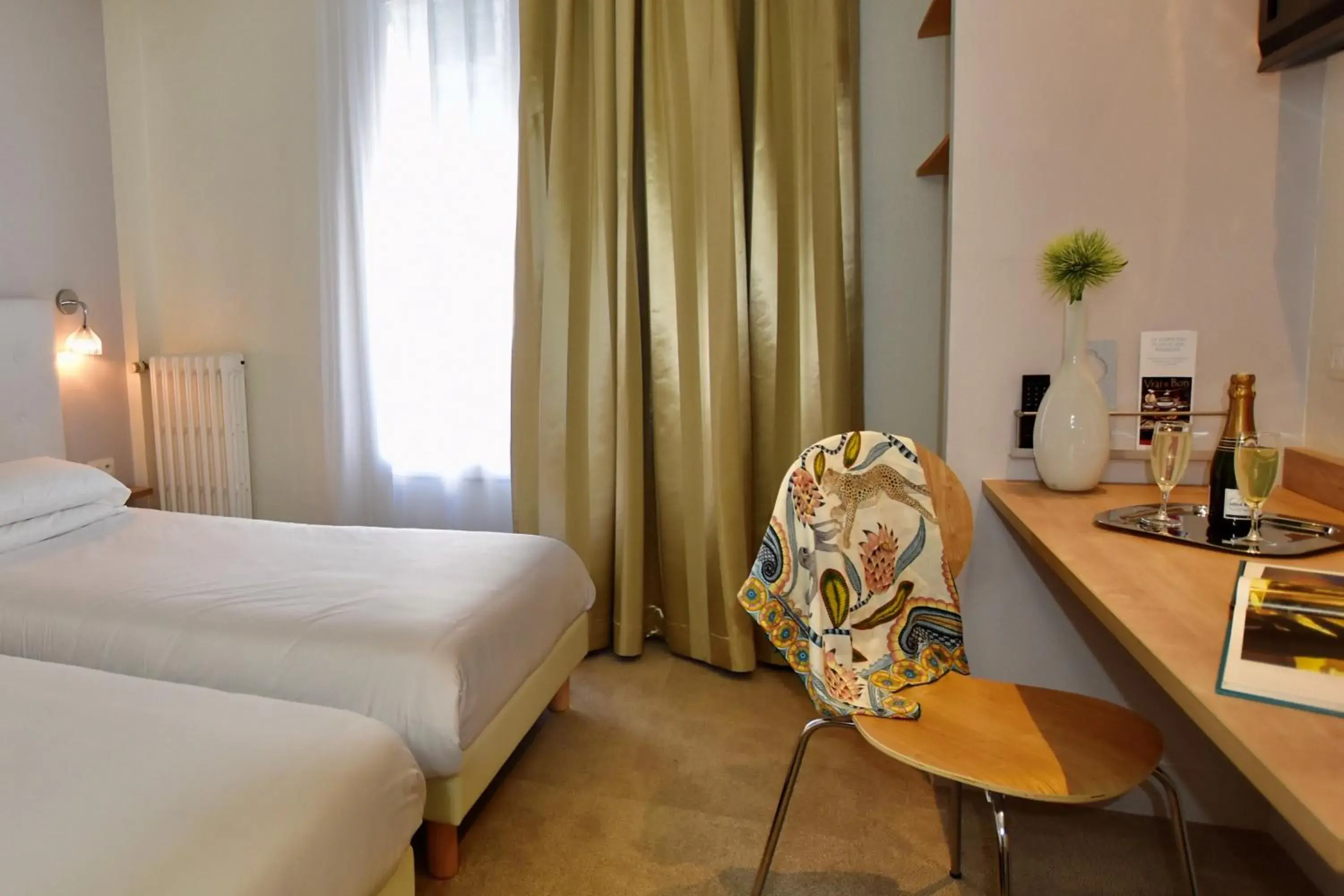 Bed in Hôtel Escale Oceania Lorient Bed in Hôtel Escale Oceania Lorient