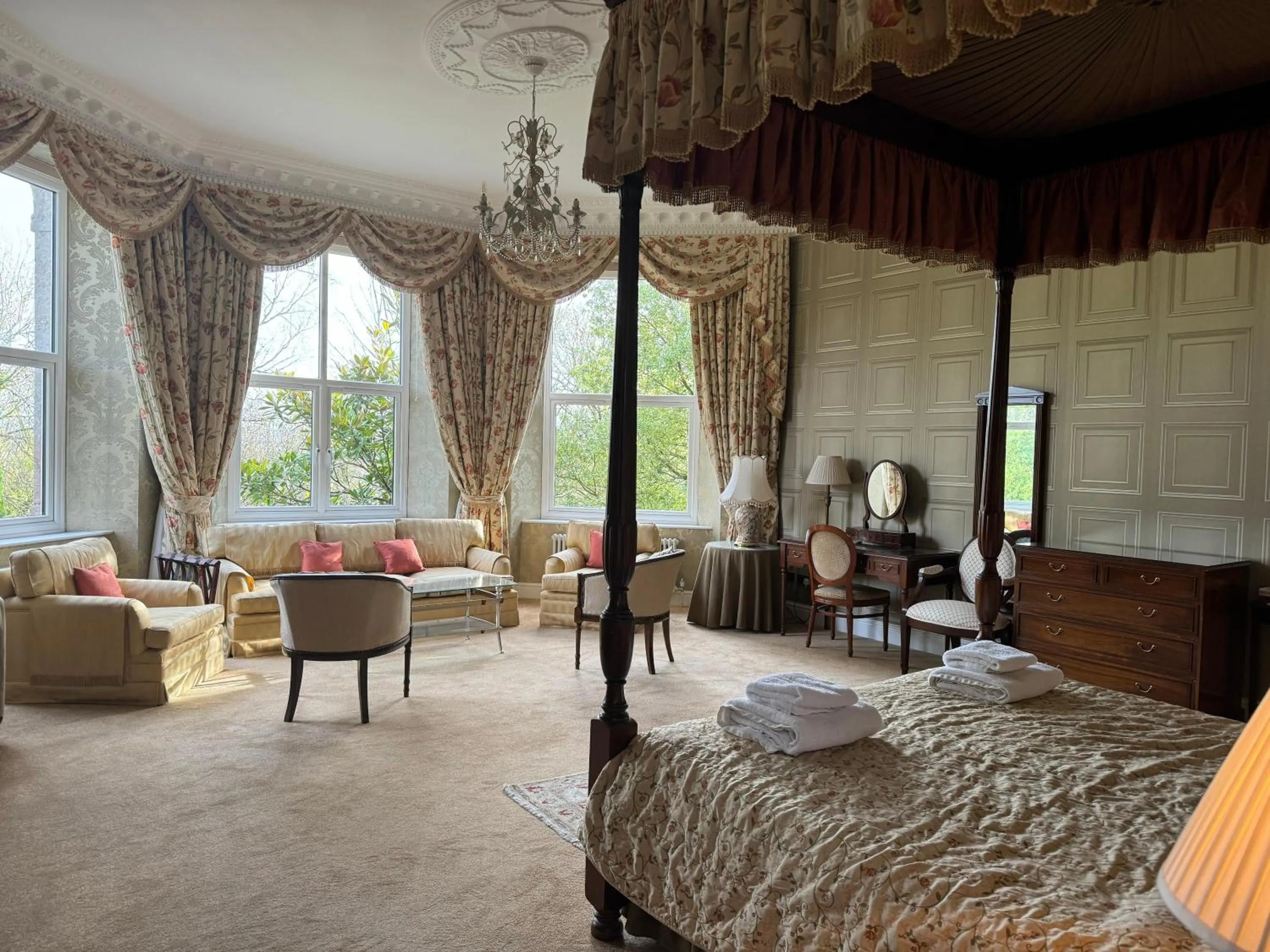 Photo of the whole room, Bed in Tre-Ysgawen Hall & Spa