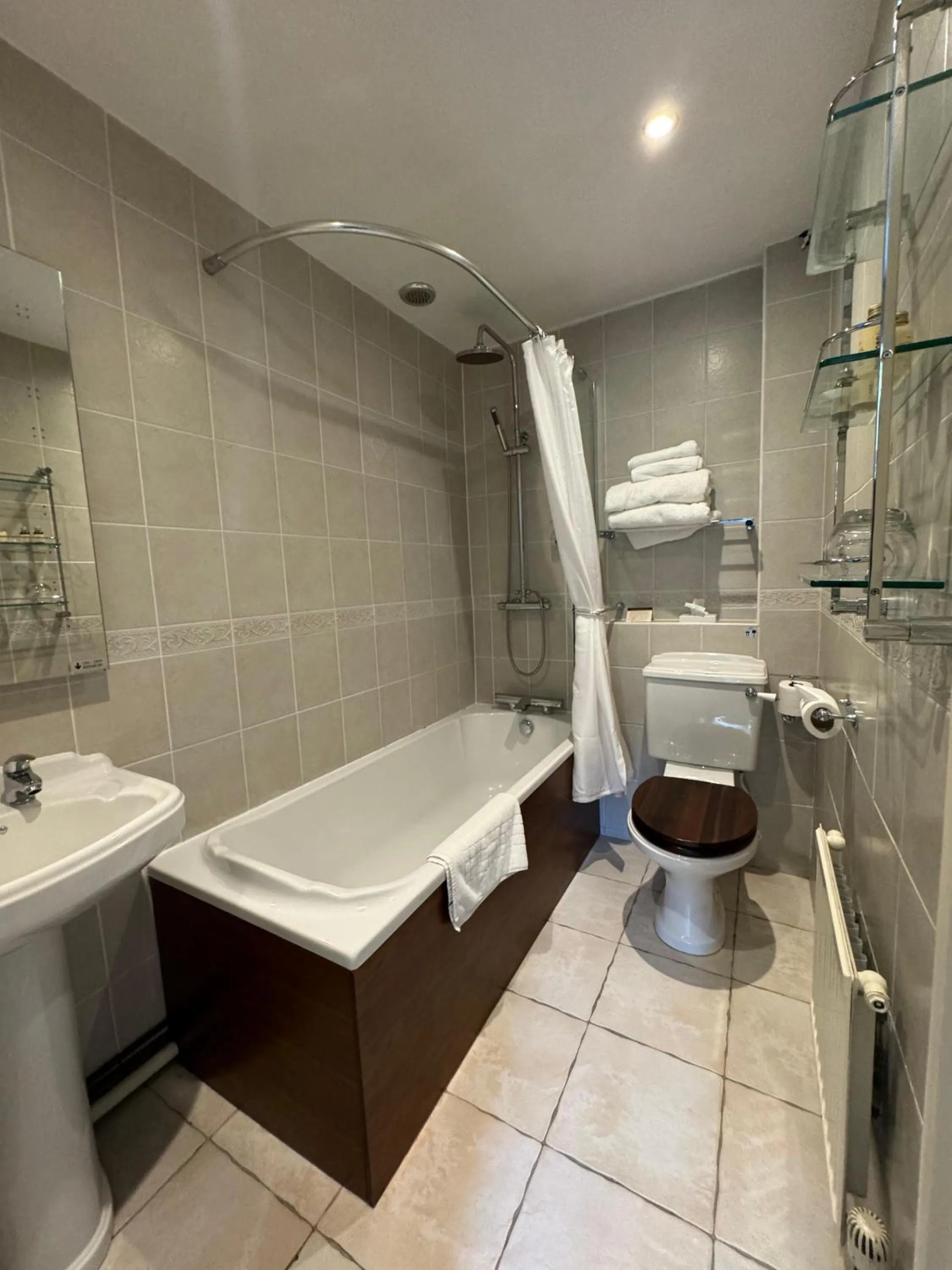 Shower in Tre-Ysgawen Hall & Spa