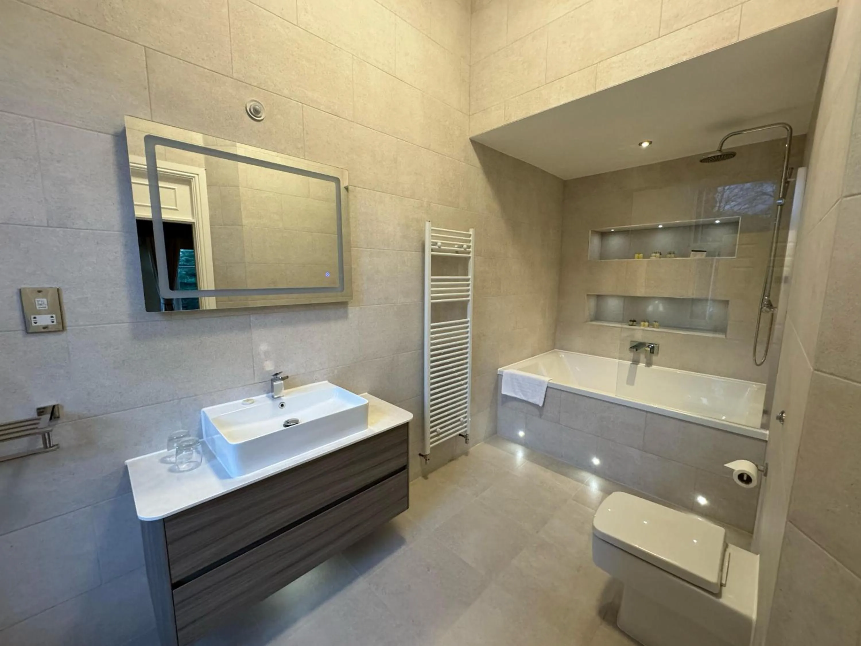 Shower in Tre-Ysgawen Hall & Spa