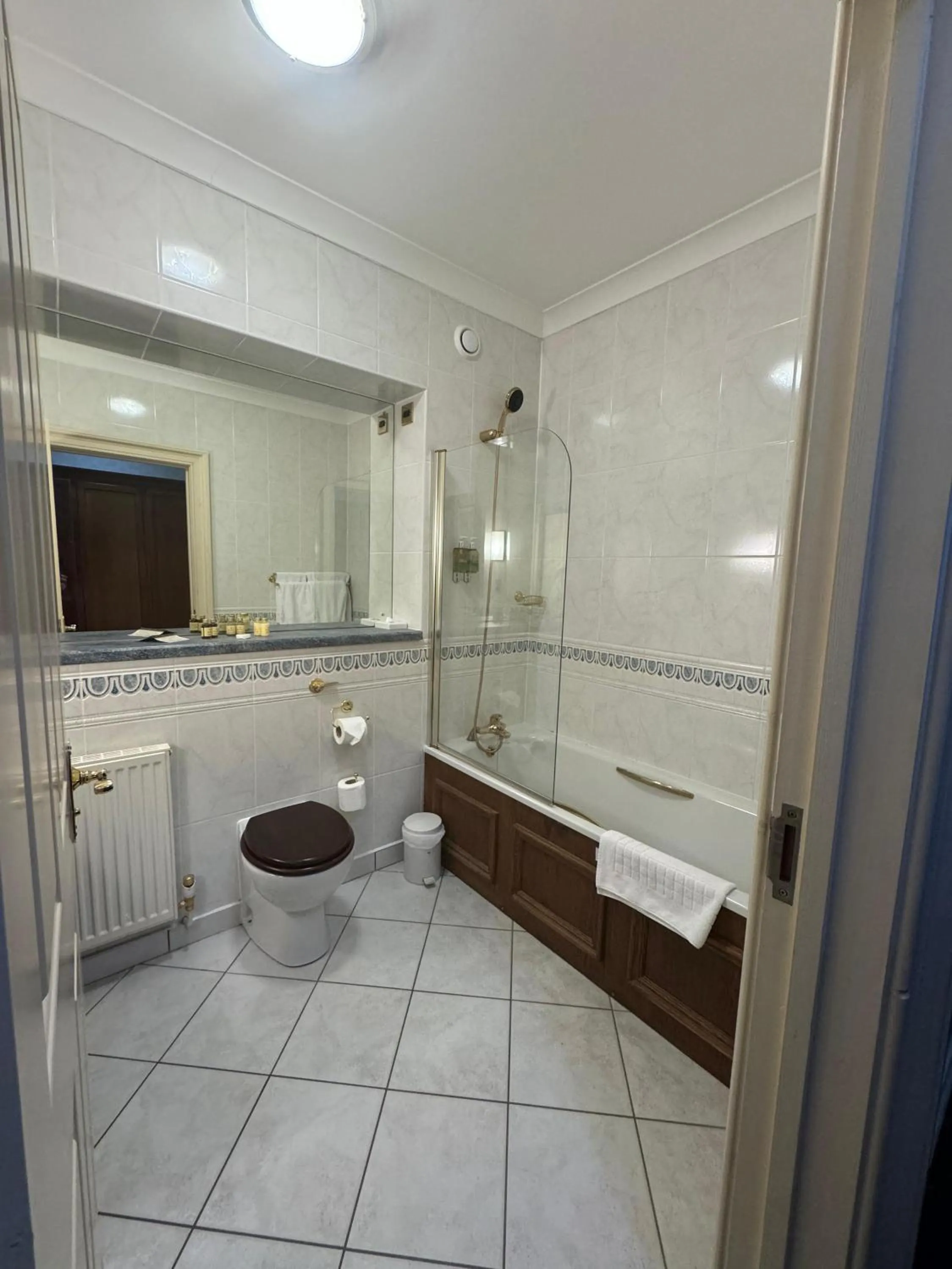 Shower in Tre-Ysgawen Hall & Spa