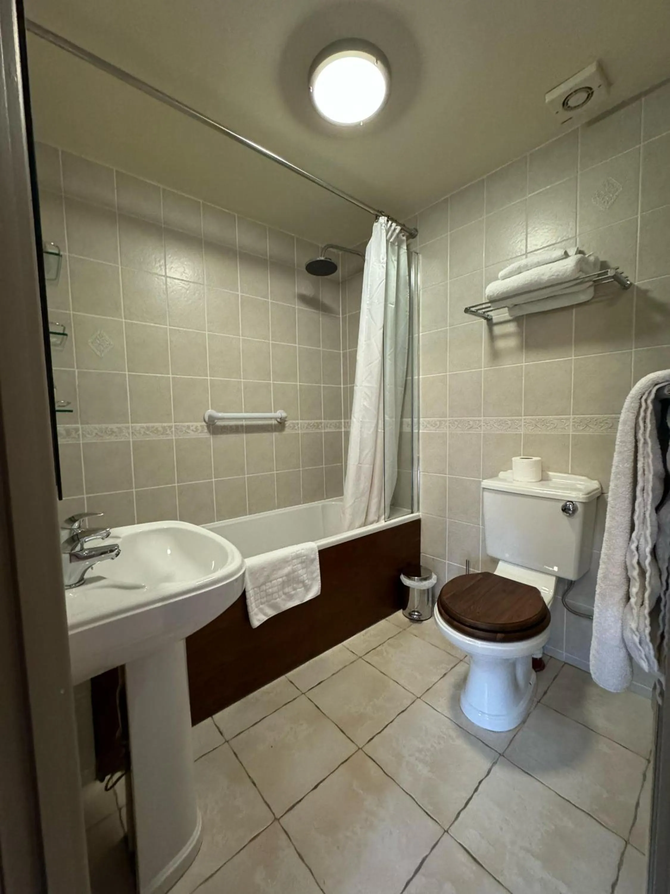 Shower in Tre-Ysgawen Hall & Spa