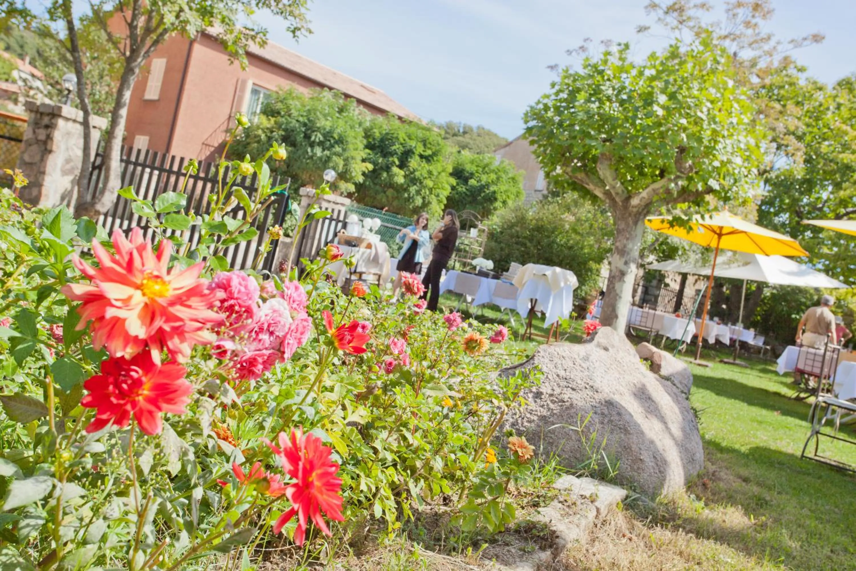 Property building in Sole E Monti