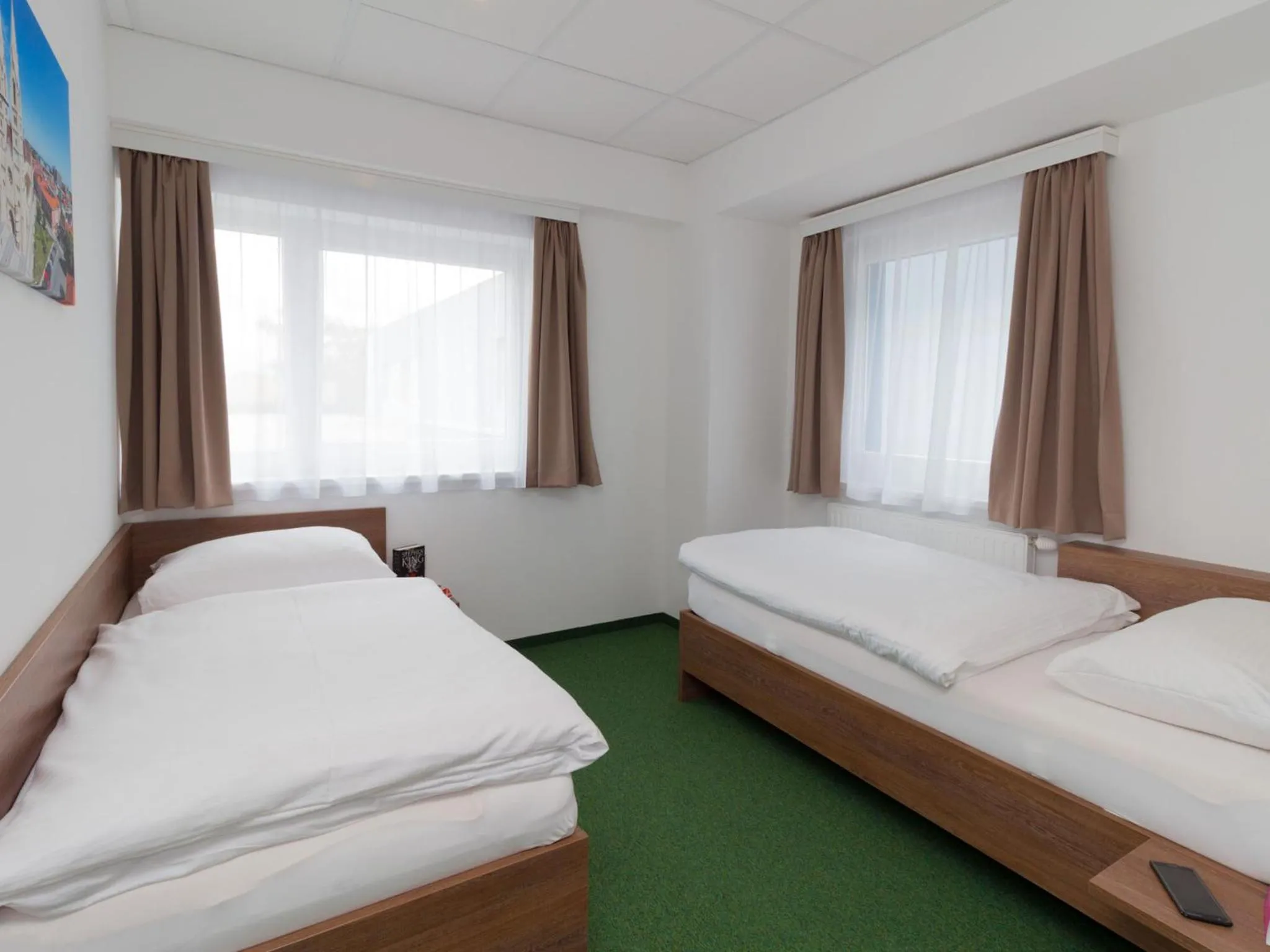 Photo of the whole room, Bed in WinBudget "bed&breakfast"