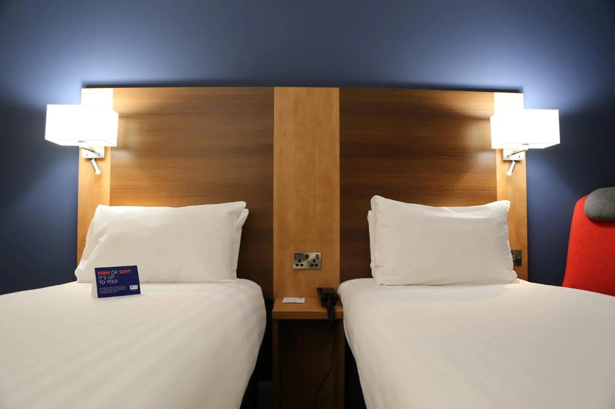 Photo of the whole room, Bed in Holiday Inn Express Nuneaton by IHG