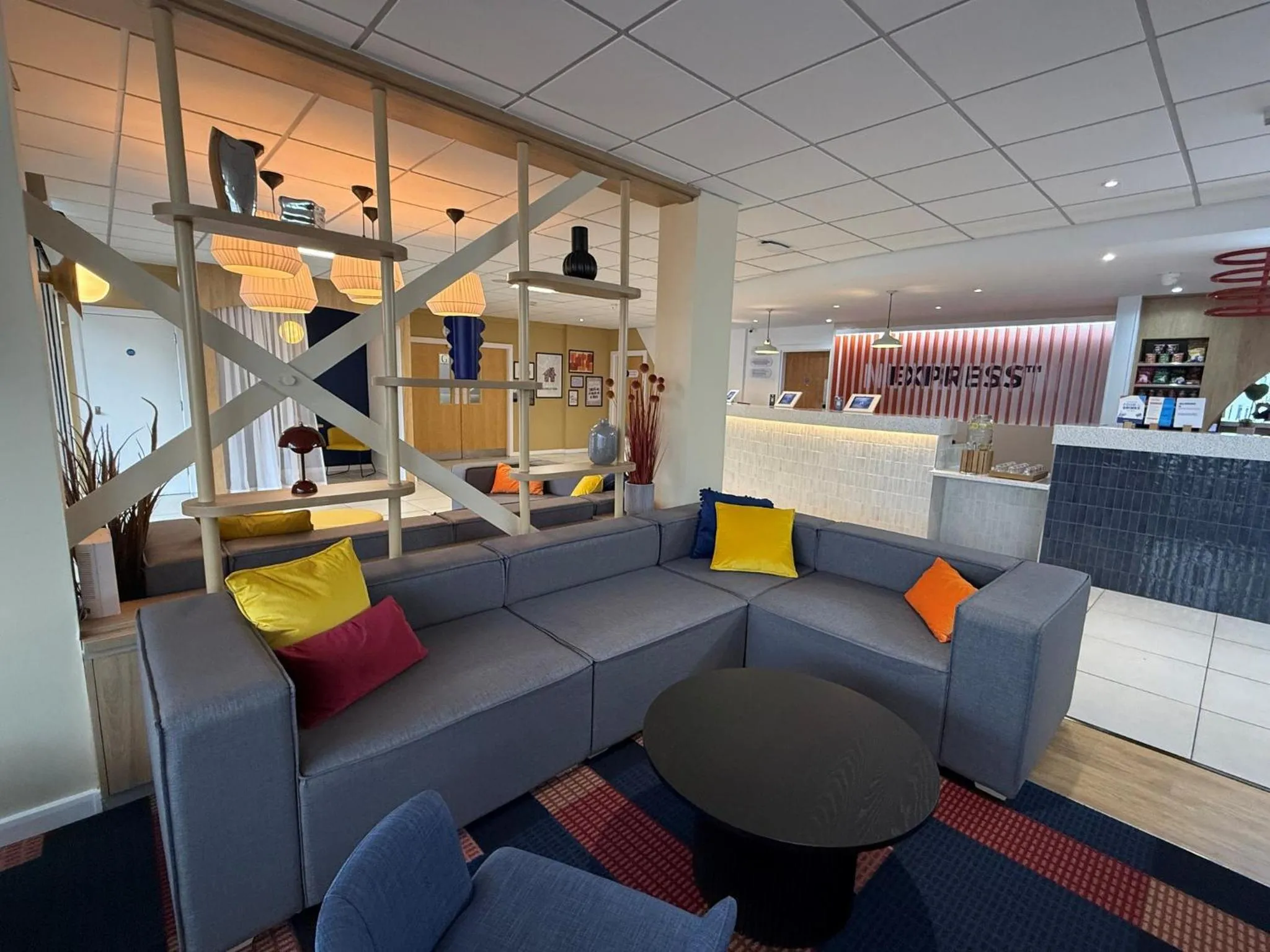 Lounge or bar in Holiday Inn Express Nuneaton by IHG