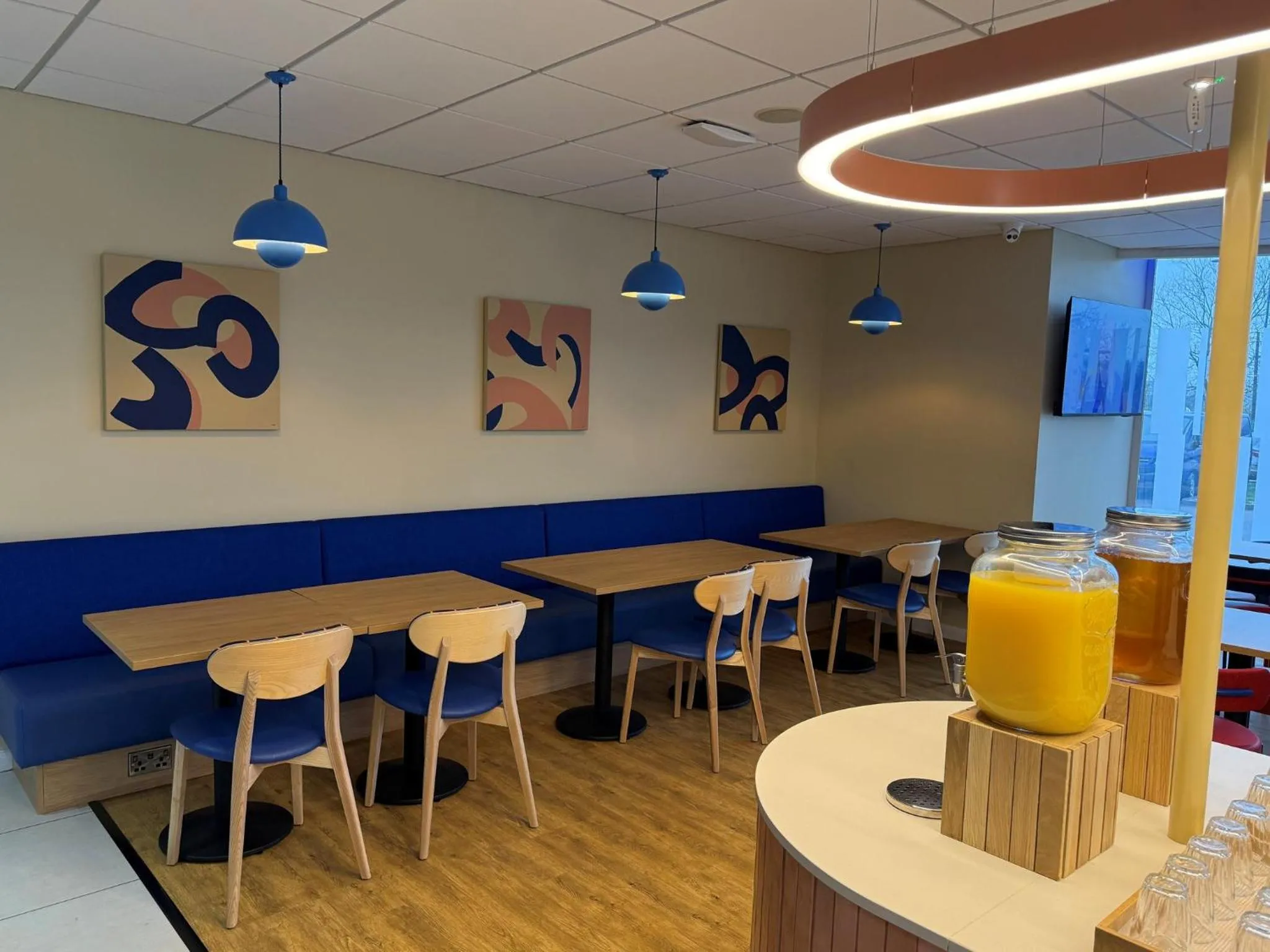 Restaurant/places to eat in Holiday Inn Express Nuneaton by IHG