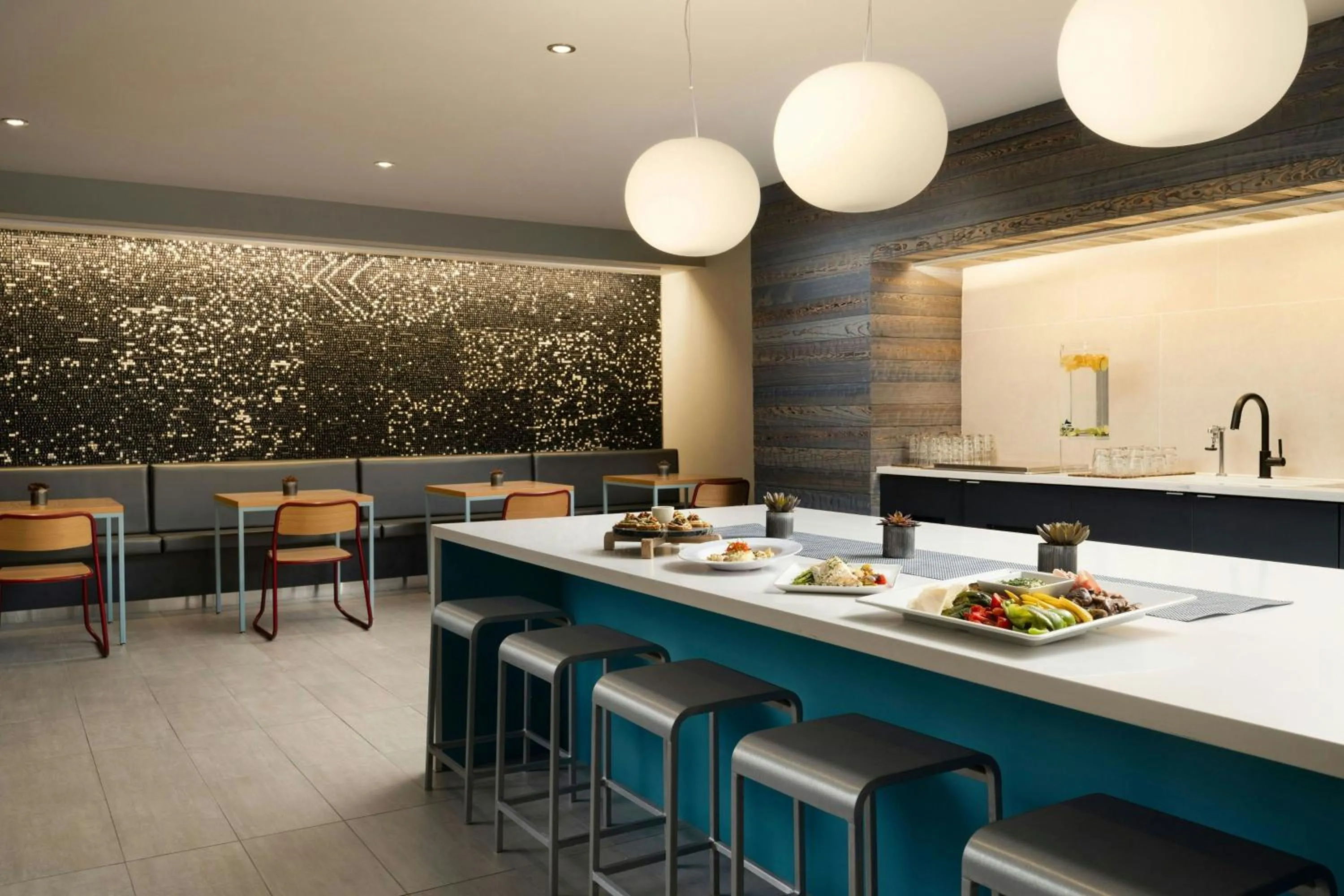 Restaurant/places to eat in Aloft Seattle Redmond