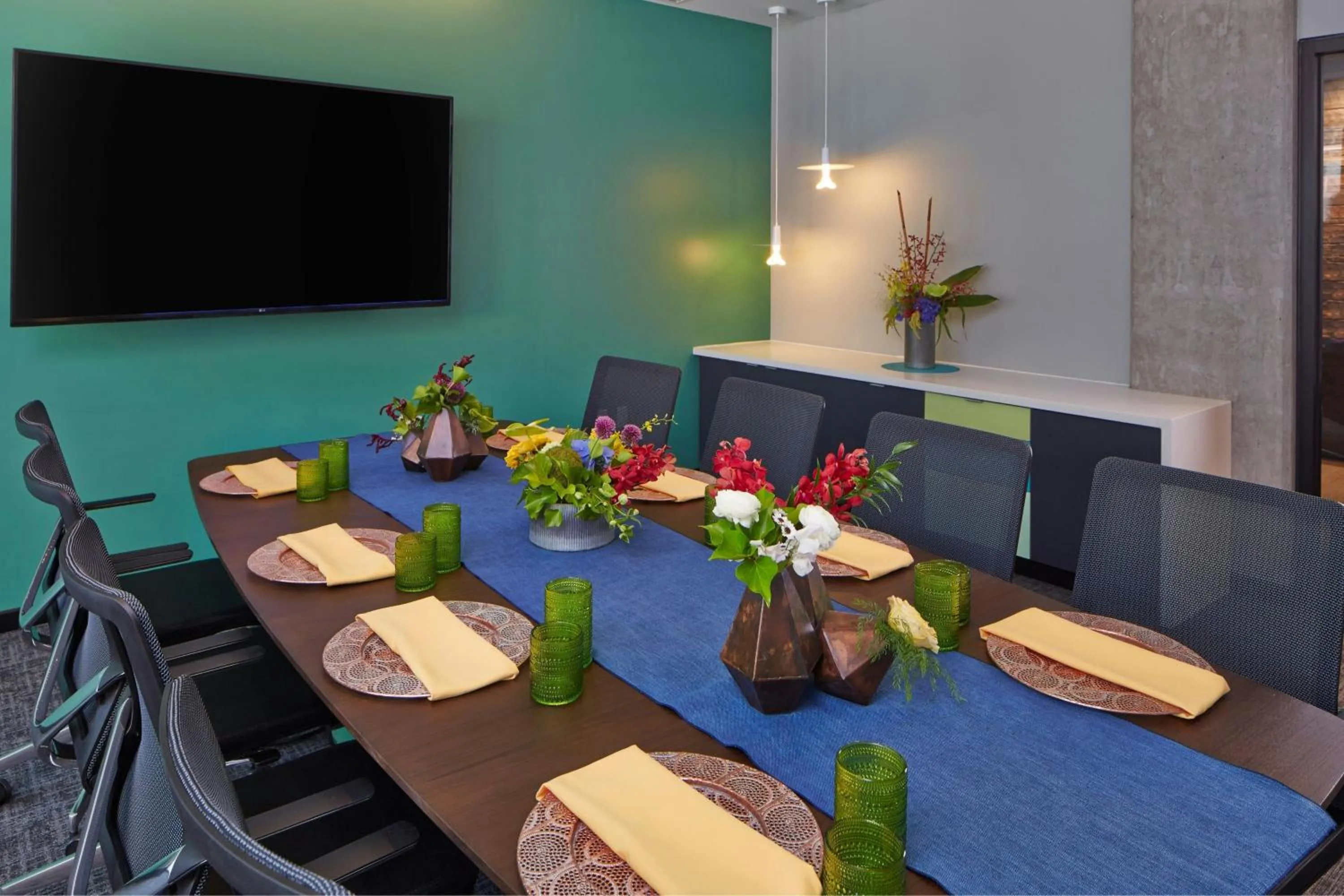 Meeting/conference room in Aloft Seattle Redmond