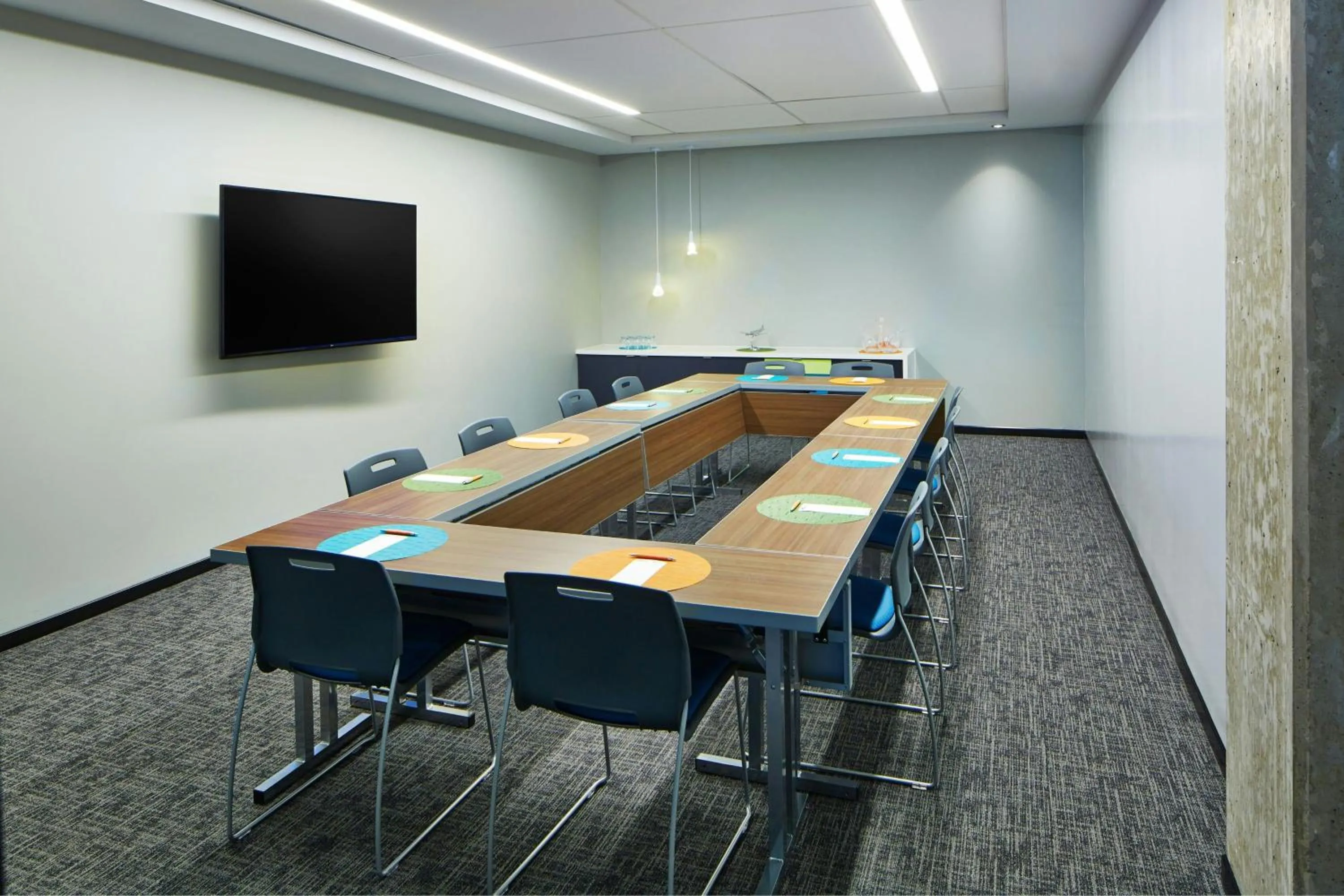 Meeting/conference room in Aloft Seattle Redmond