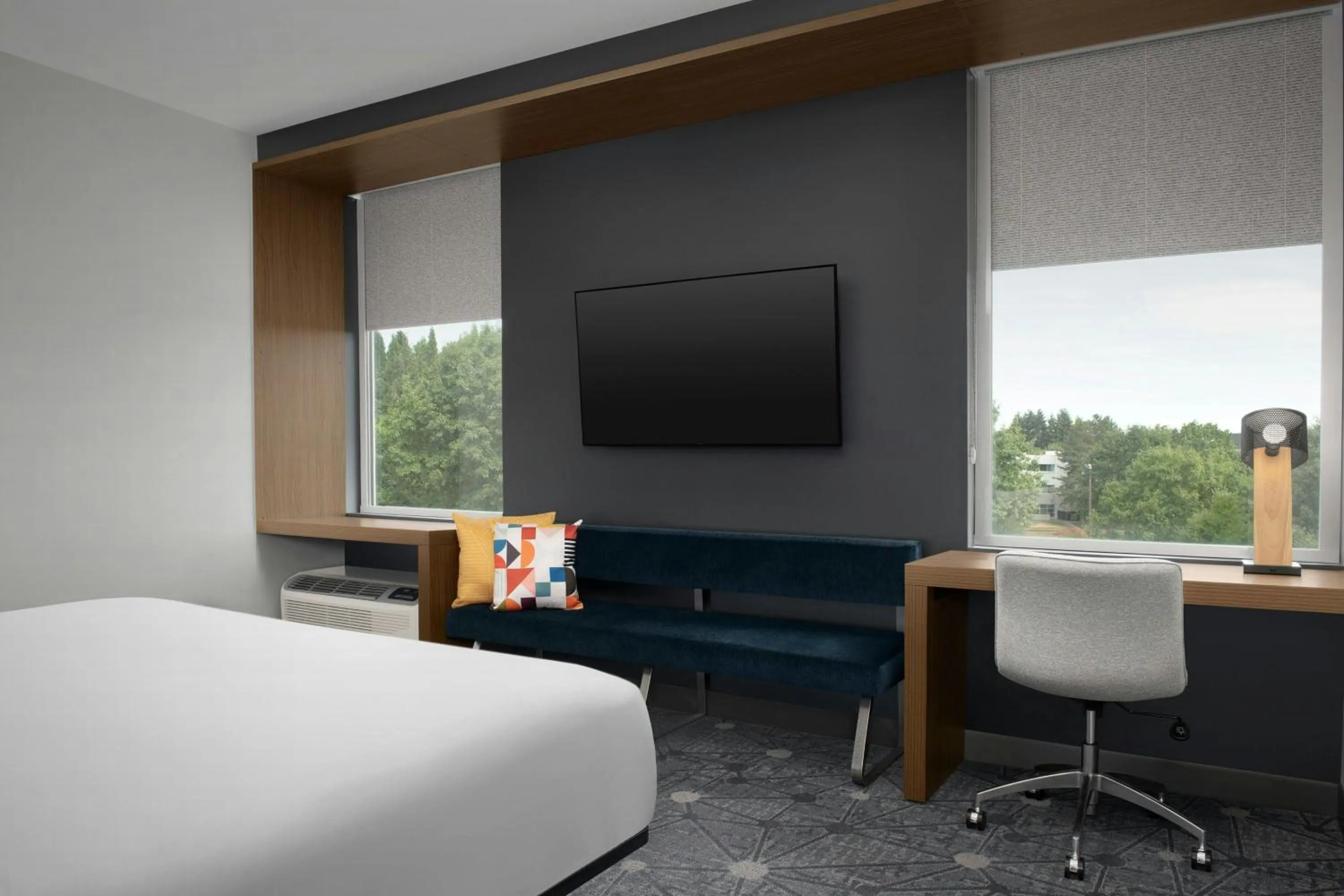 Photo of the whole room, Bed in Aloft Hillsboro-Beaverton