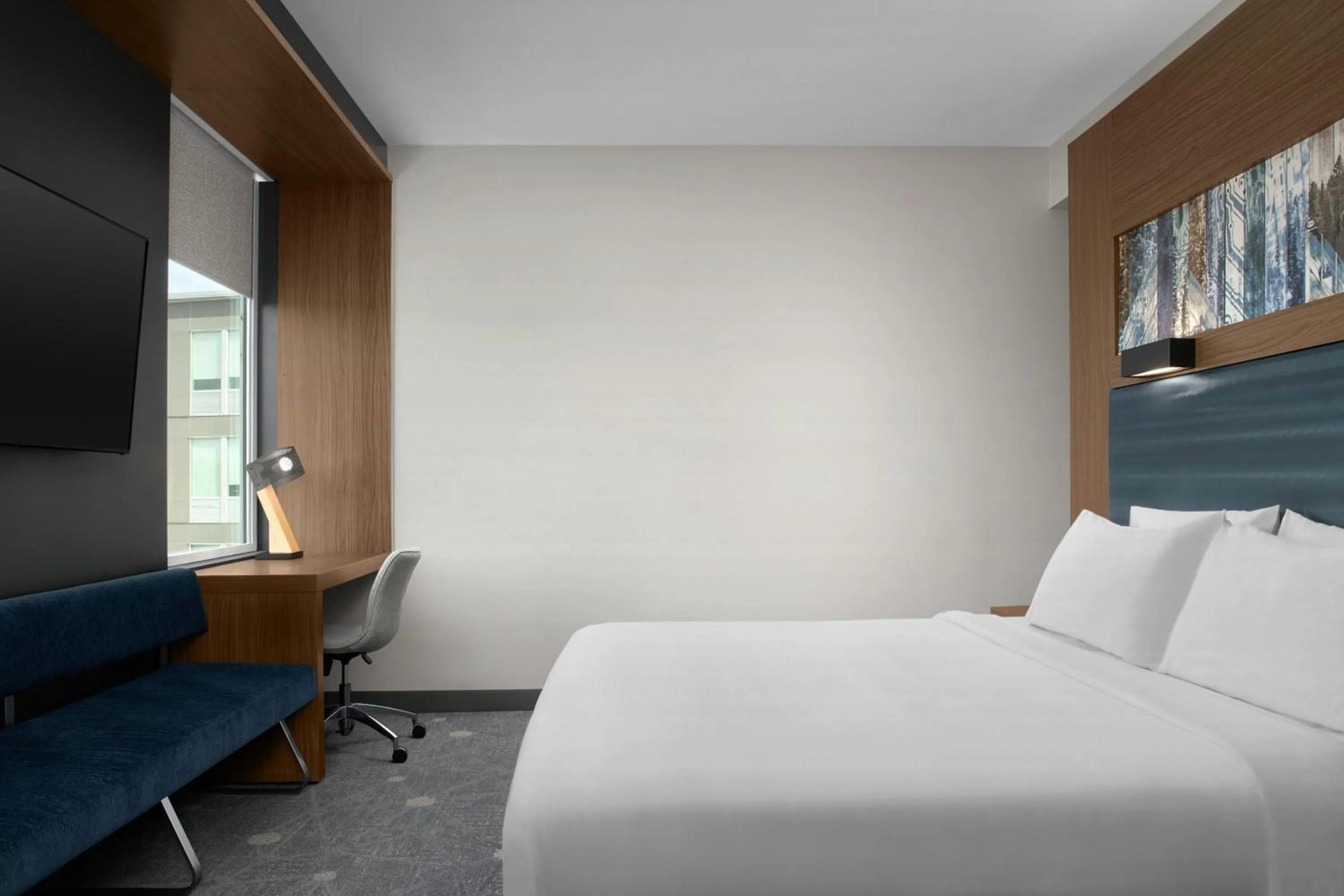 Photo of the whole room, Bed in Aloft Hillsboro-Beaverton