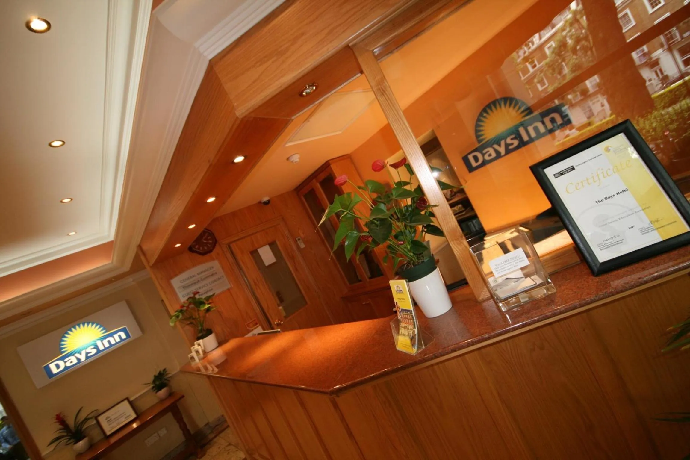Lobby or reception in Days Inn Hyde Park