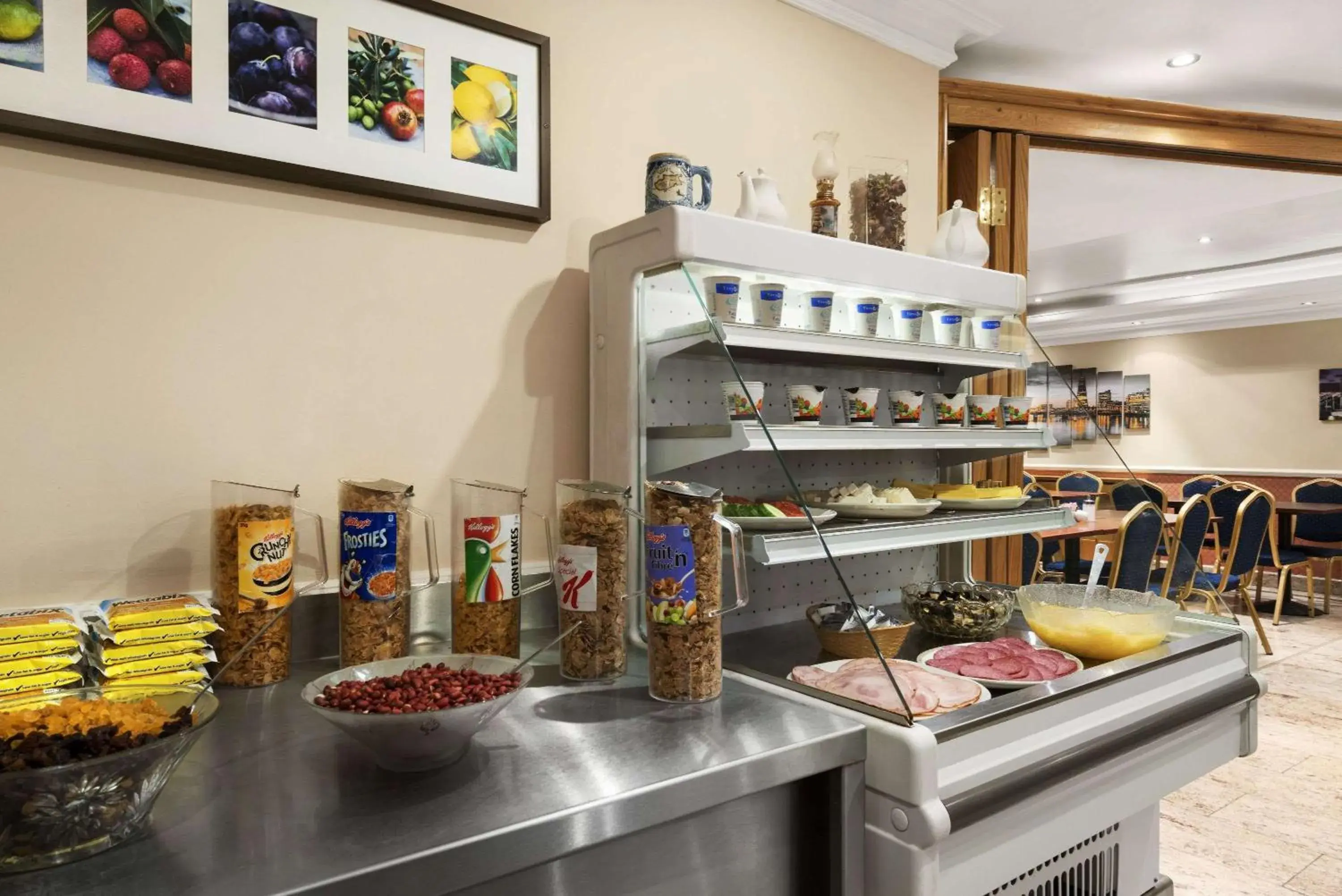 Restaurant/places to eat in Days Inn Hyde Park Restaurant/places to eat in Days Inn Hyde Park