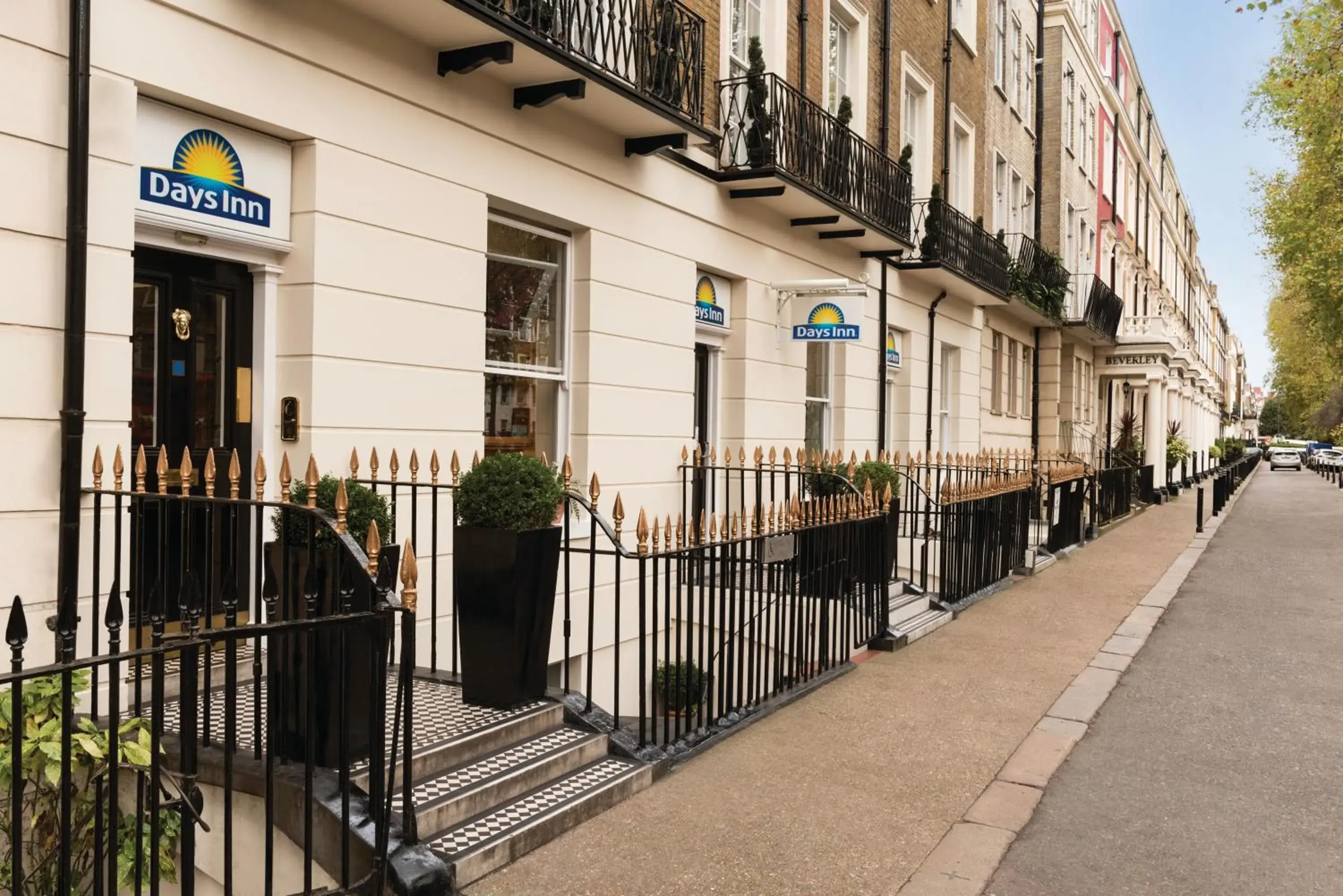 Facade/entrance in Days Inn Hyde Park Facade/entrance in Days Inn Hyde Park
