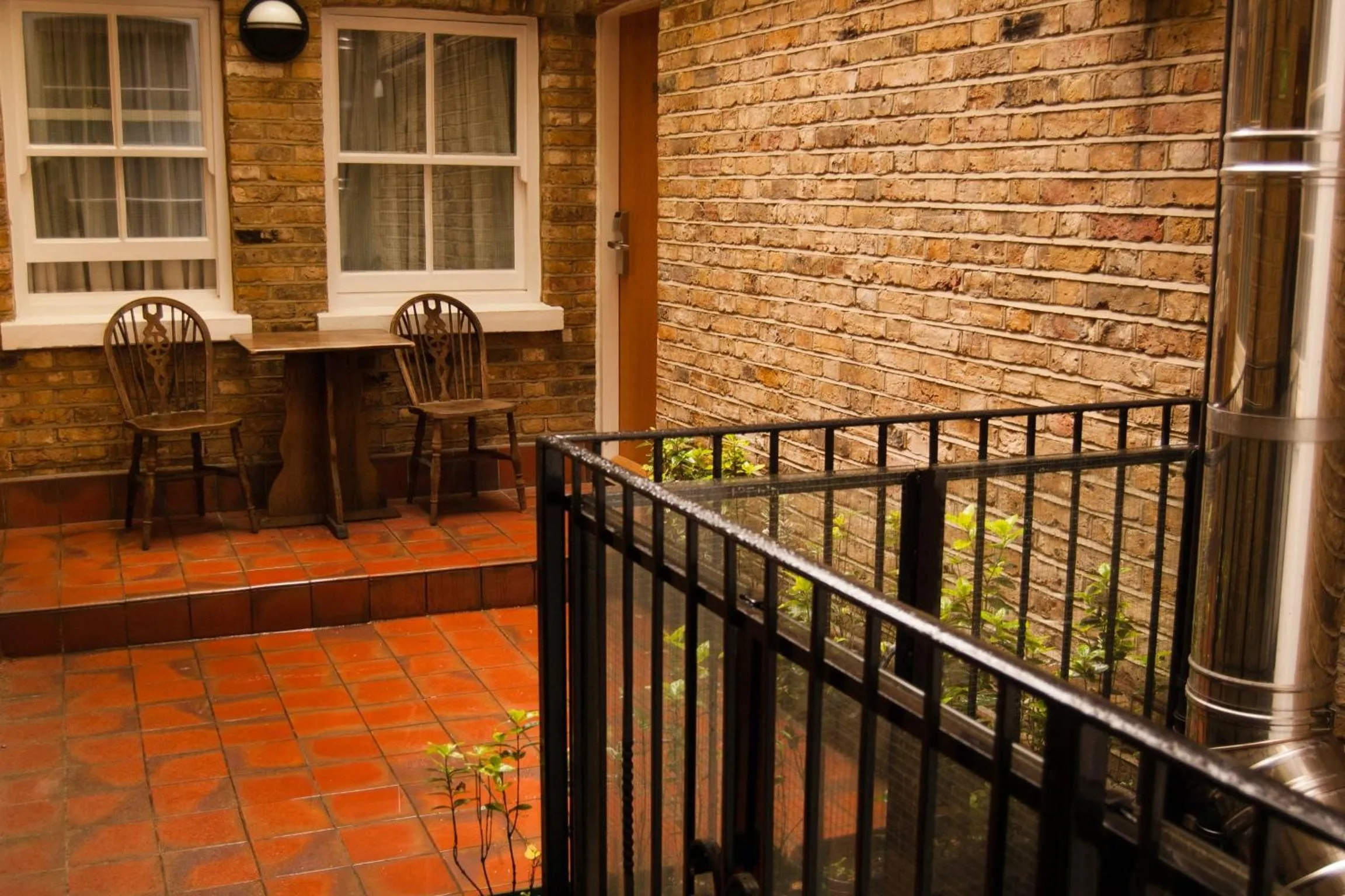 Balcony/Terrace in Days Inn Hyde Park