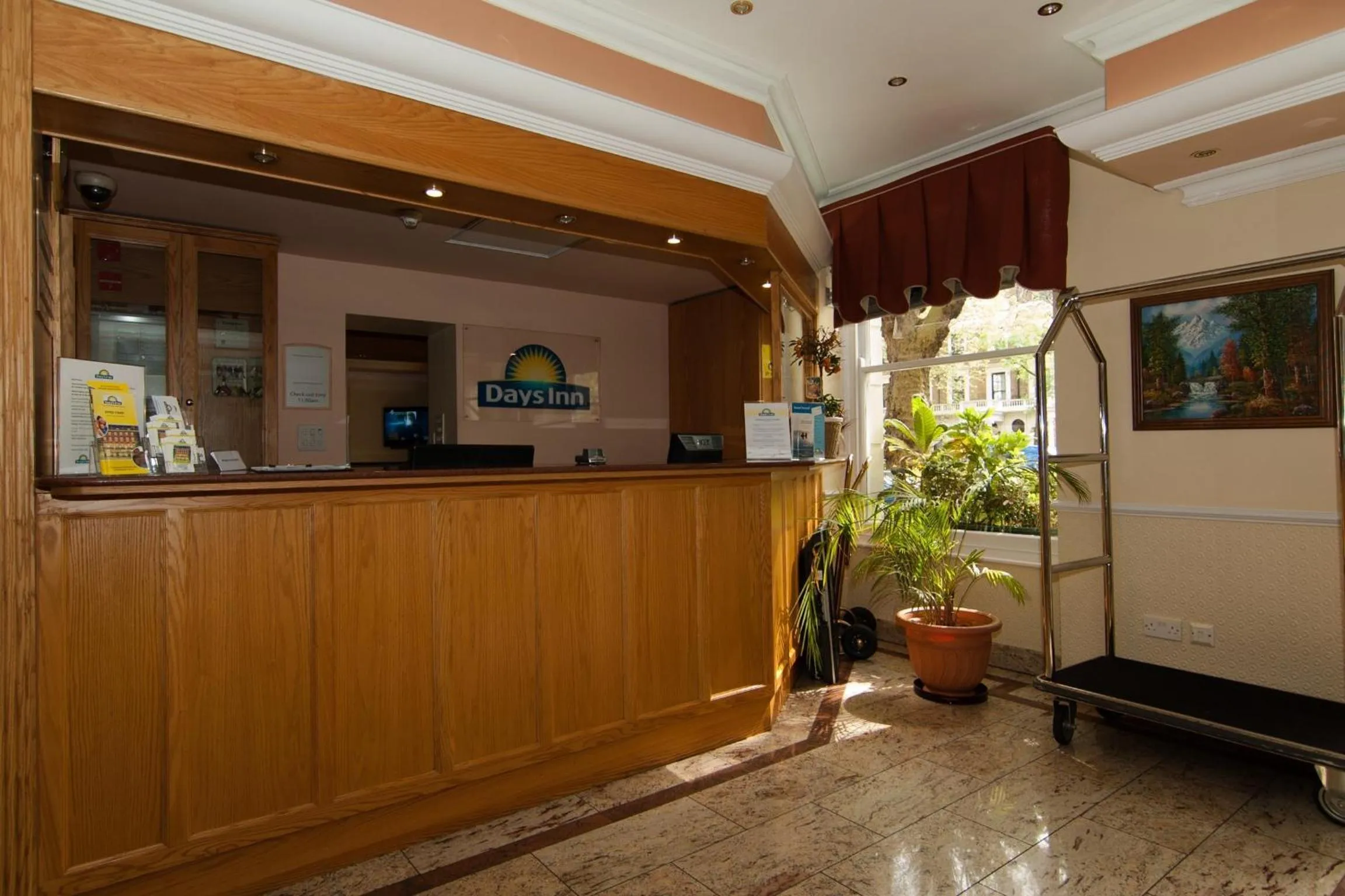 Lobby or reception in Days Inn Hyde Park