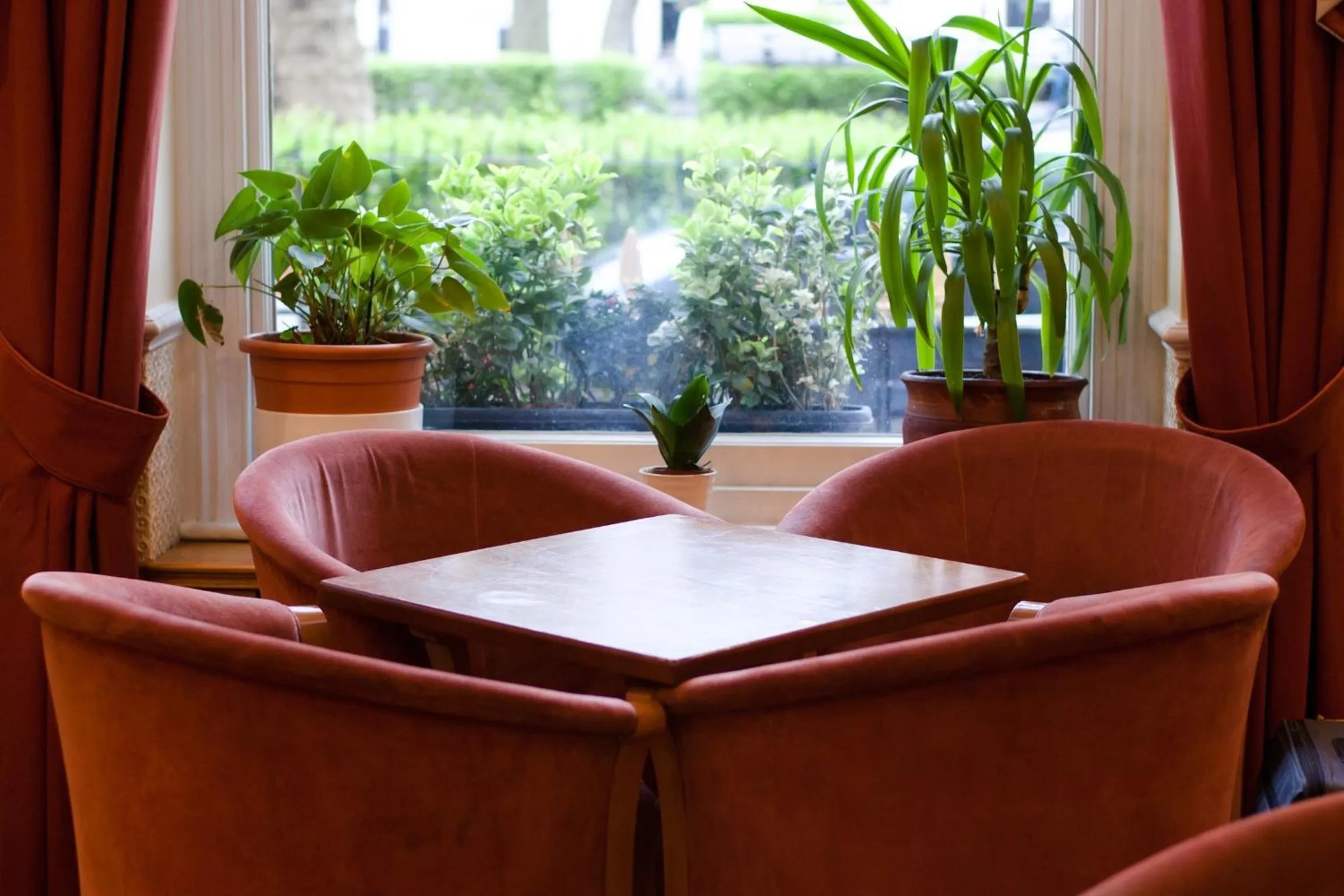 Seating area in Days Inn Hyde Park