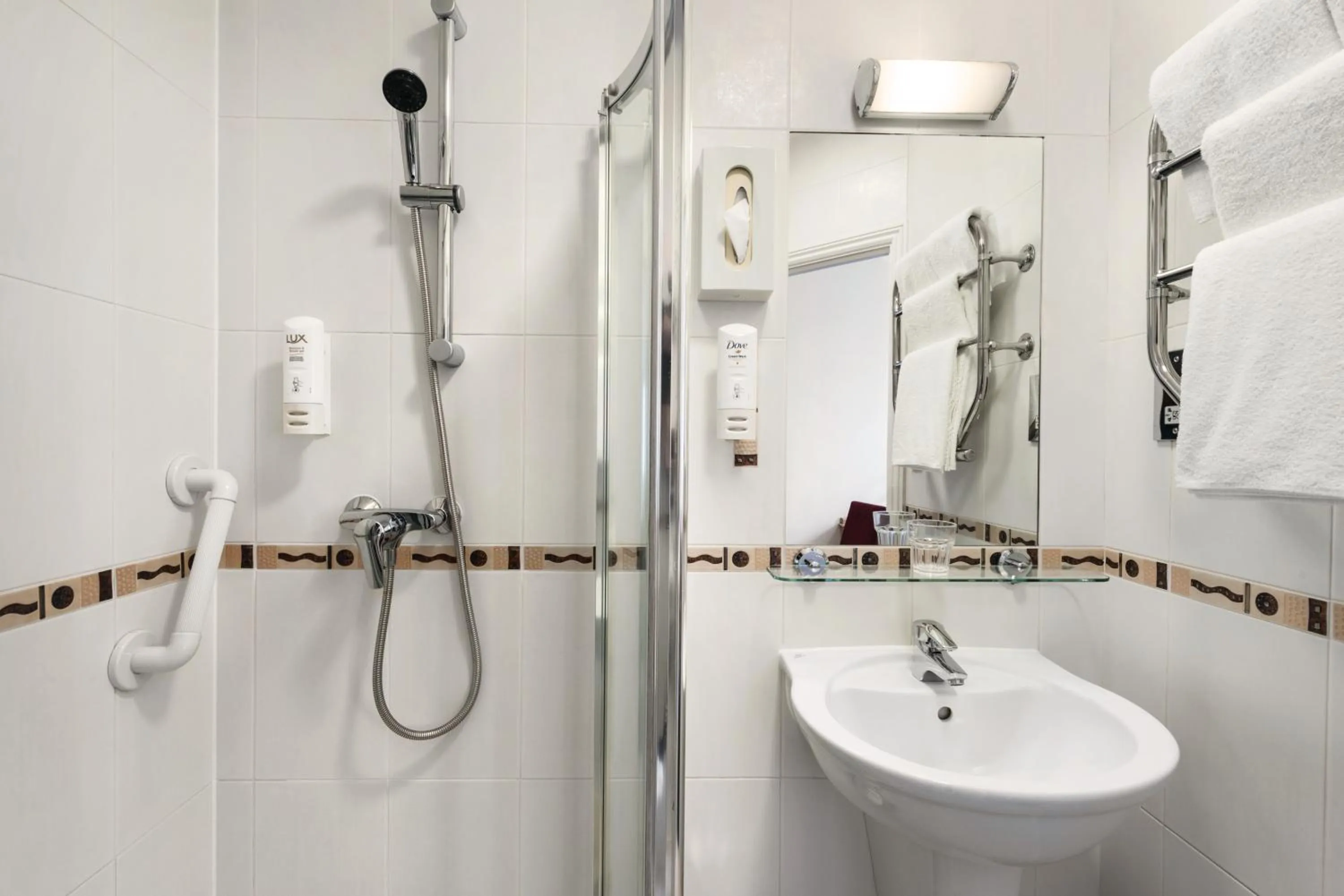 Bathroom in Days Inn Hyde Park