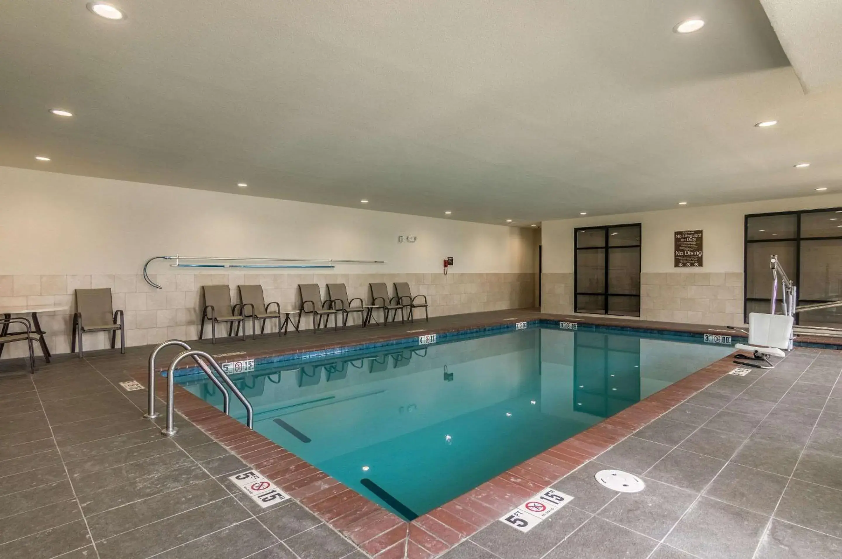 Swimming pool in Comfort Suites Meridian and I-40 Swimming pool in Comfort Suites Meridian and I-40
