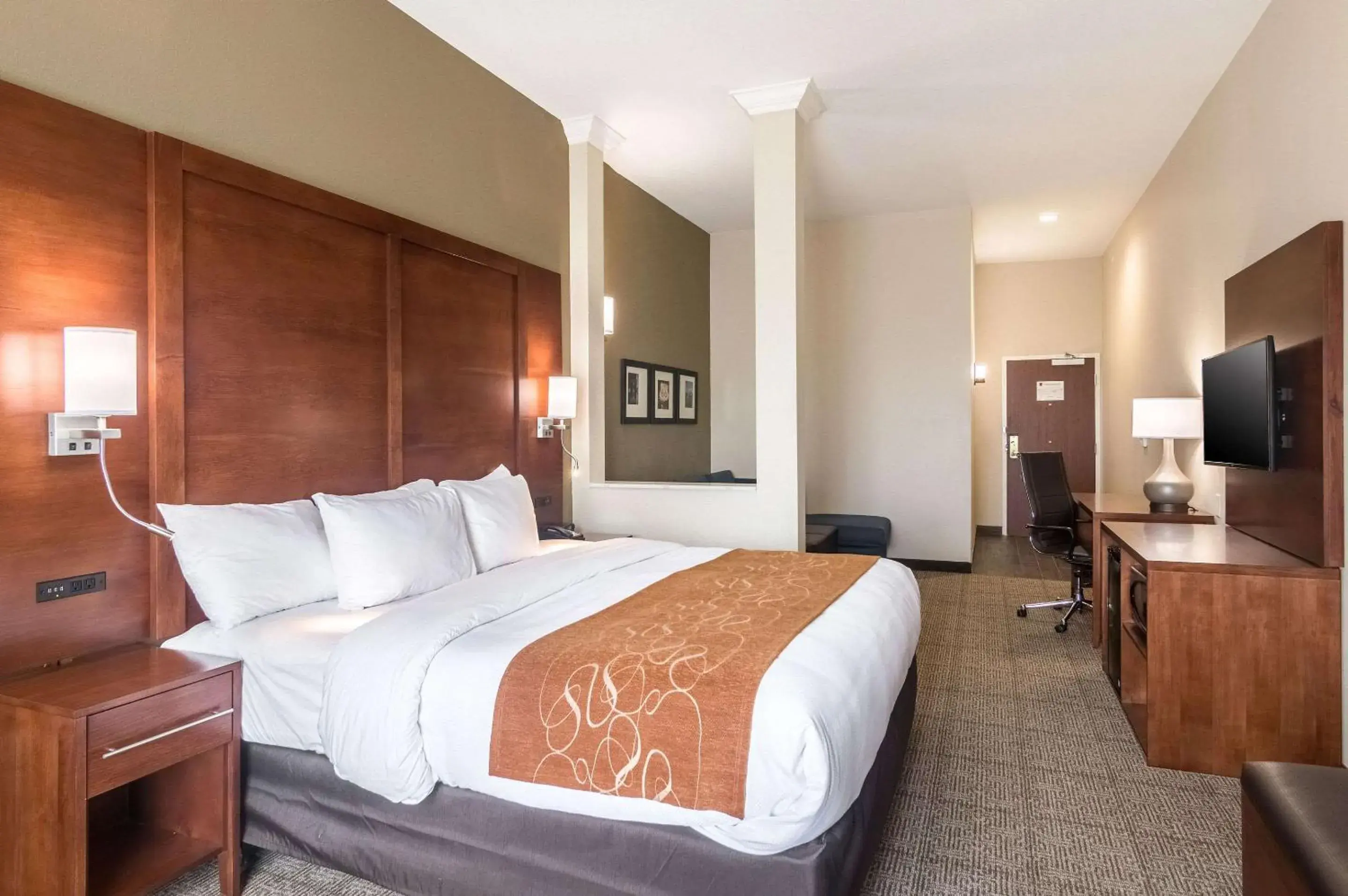 Bedroom, Bed in Comfort Suites Meridian and I-40 Bedroom, Bed in Comfort Suites Meridian and I-40