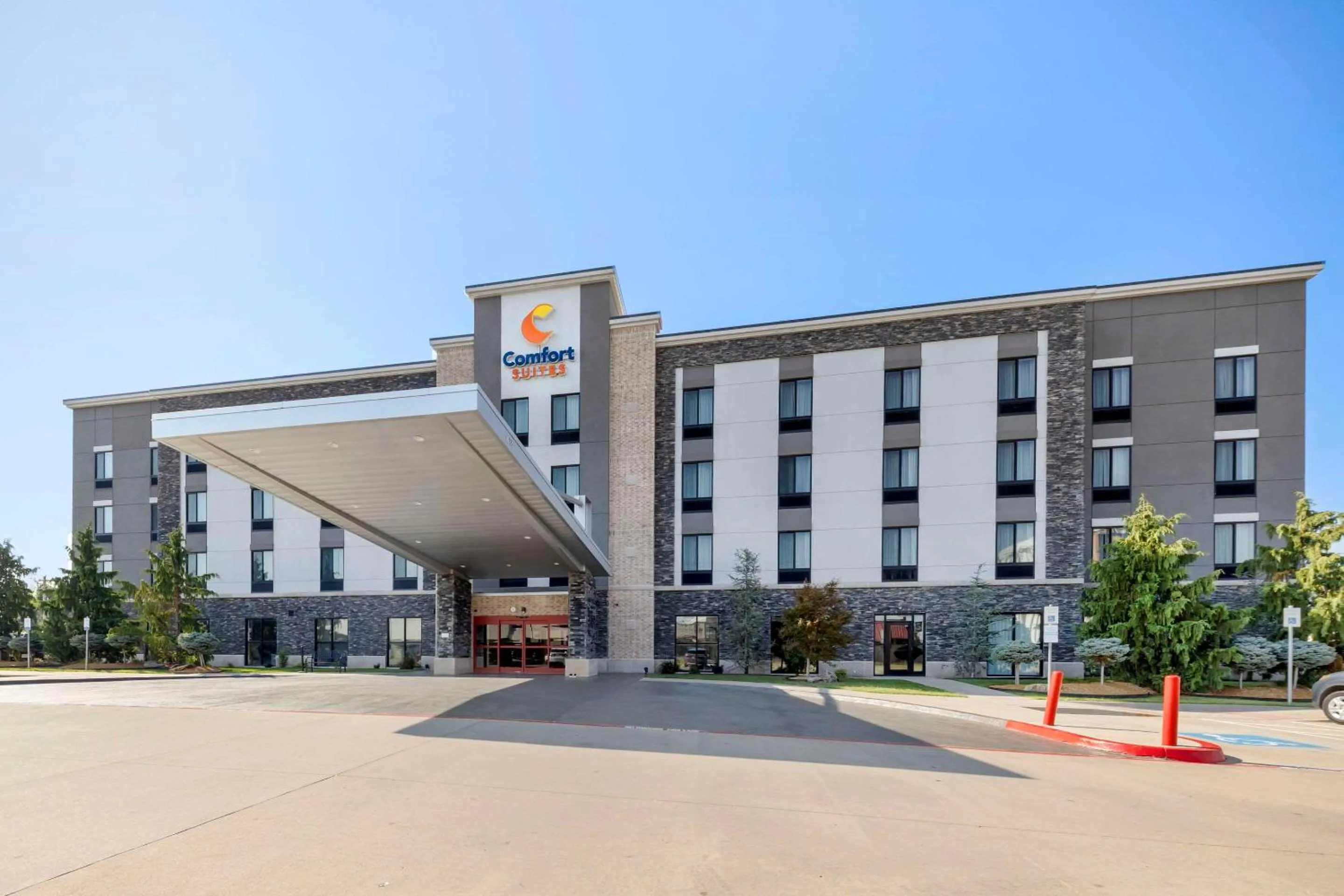 Property building in Comfort Suites Meridian and I-40