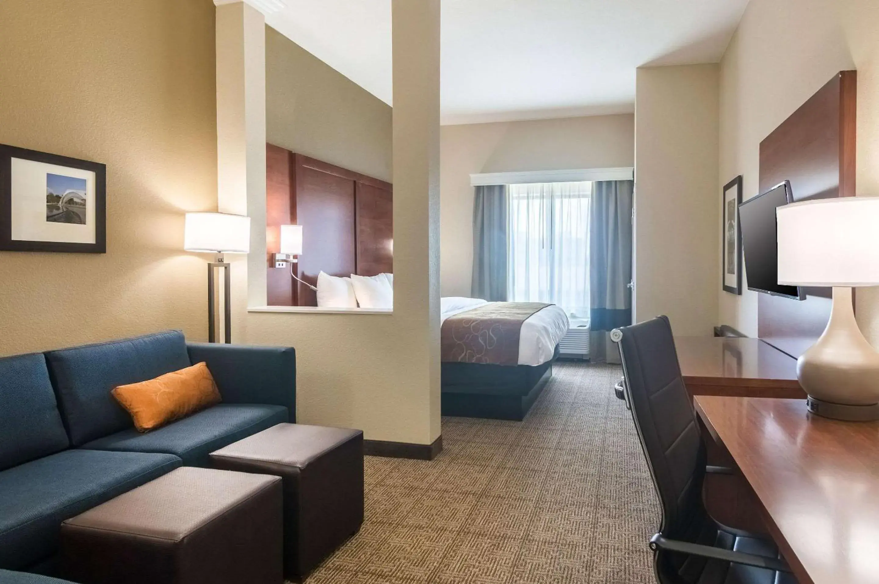 Bedroom, Bed in Comfort Suites Meridian and I-40 Bedroom, Bed in Comfort Suites Meridian and I-40