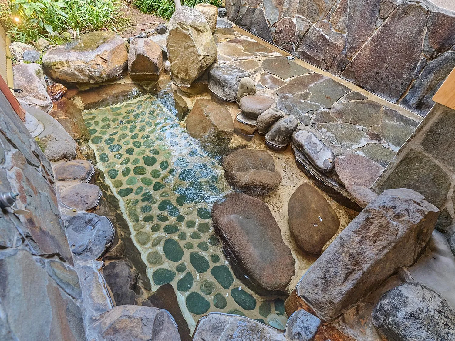 Hot Spring Bath in Chikurakutei