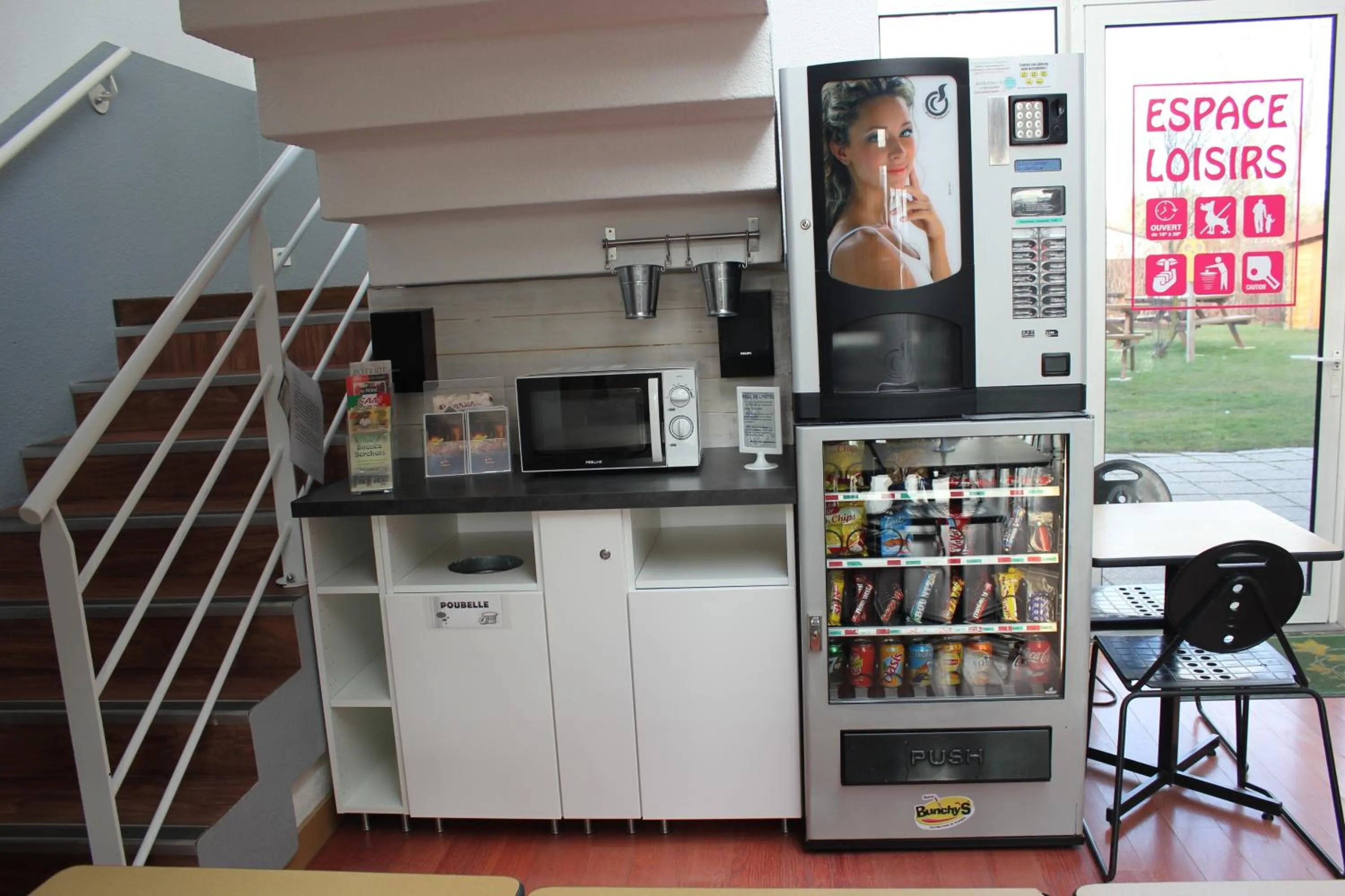 Food and drinks in B&B HOTEL Berck-sur-Mer Rang-du-Fliers