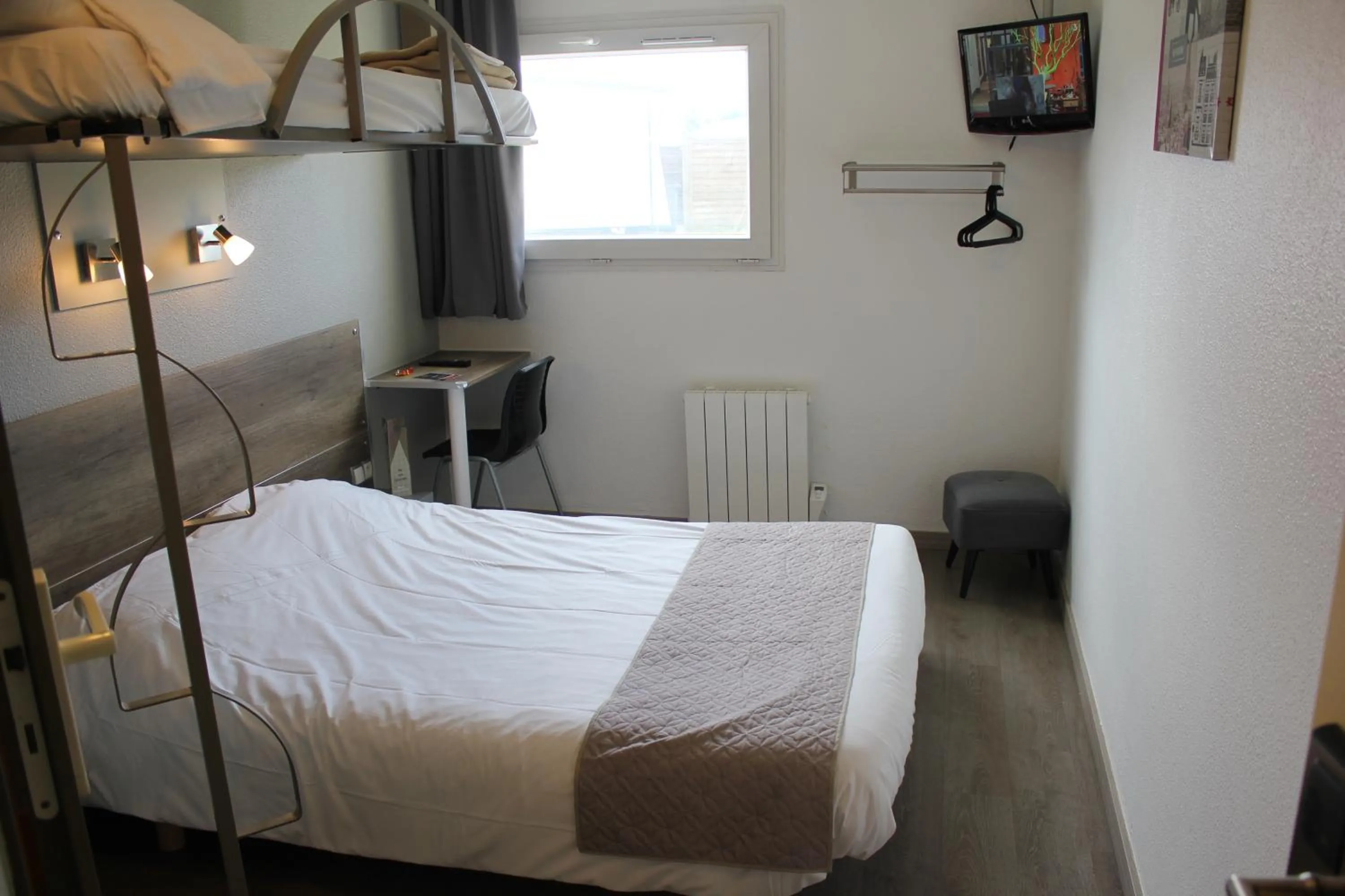 Photo of the whole room, Bed in B&B HOTEL Berck-sur-Mer Rang-du-Fliers