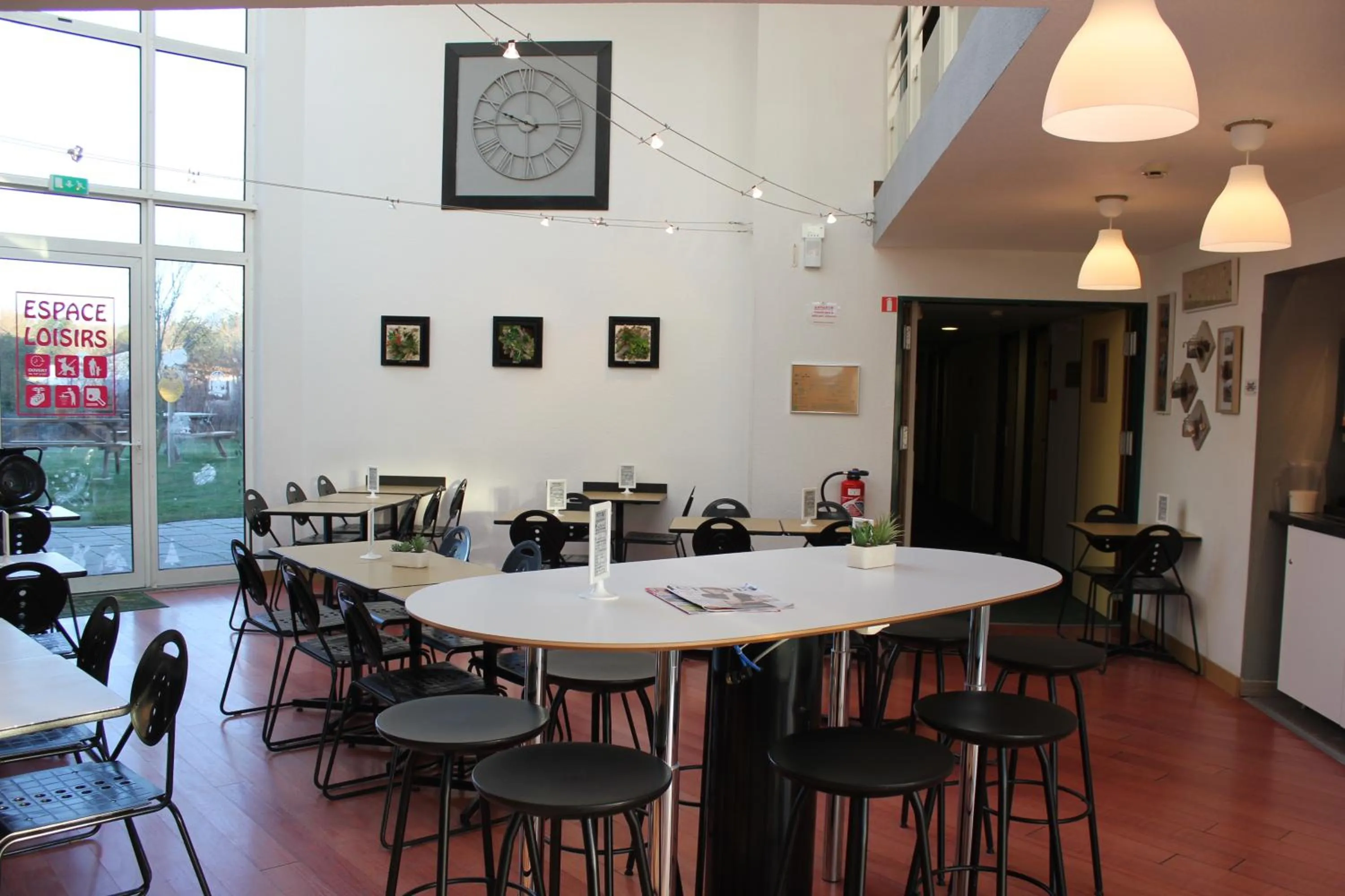 Dining area in B&B HOTEL Berck-sur-Mer Rang-du-Fliers