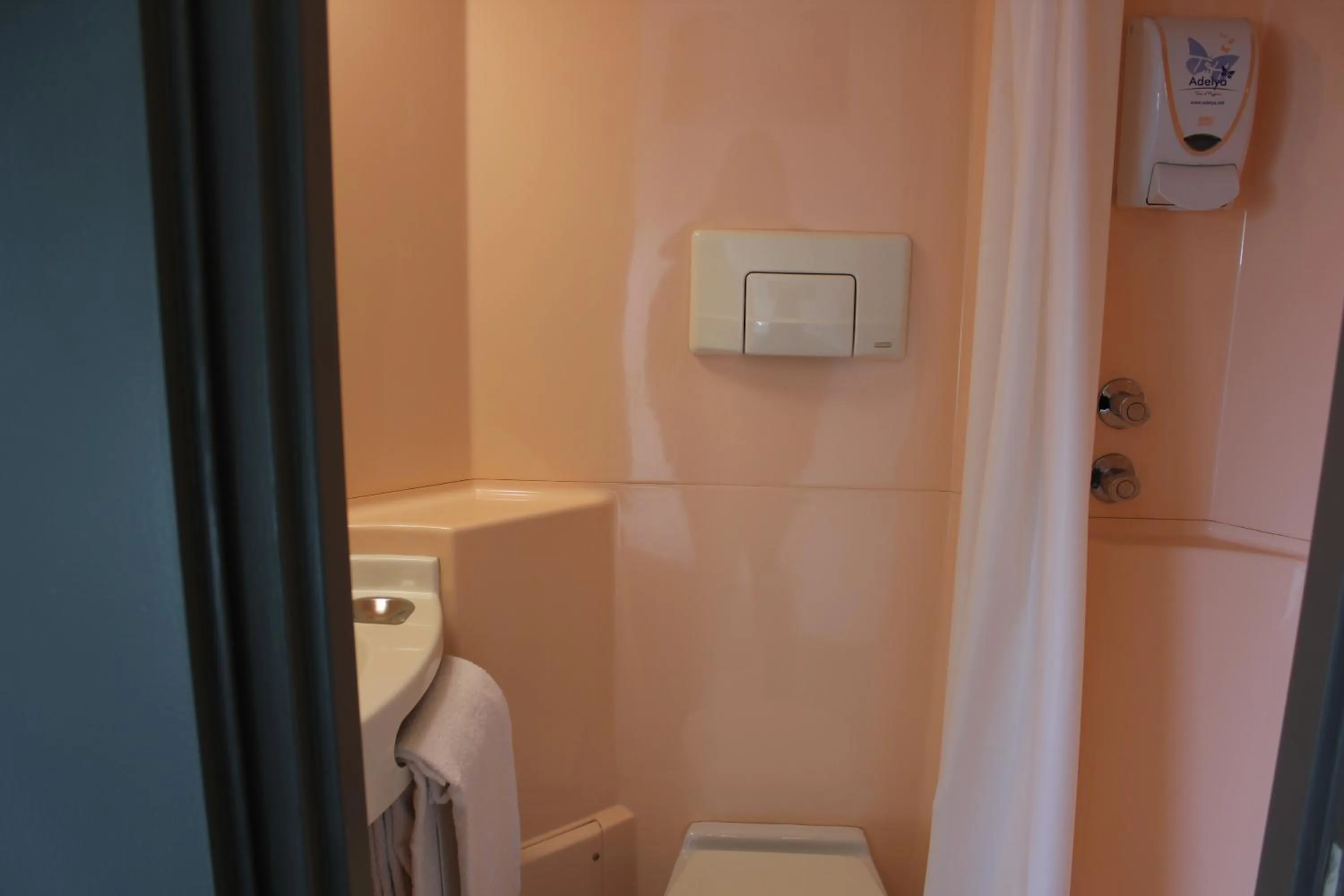 Photo of the whole room in B&B HOTEL Berck-sur-Mer Rang-du-Fliers