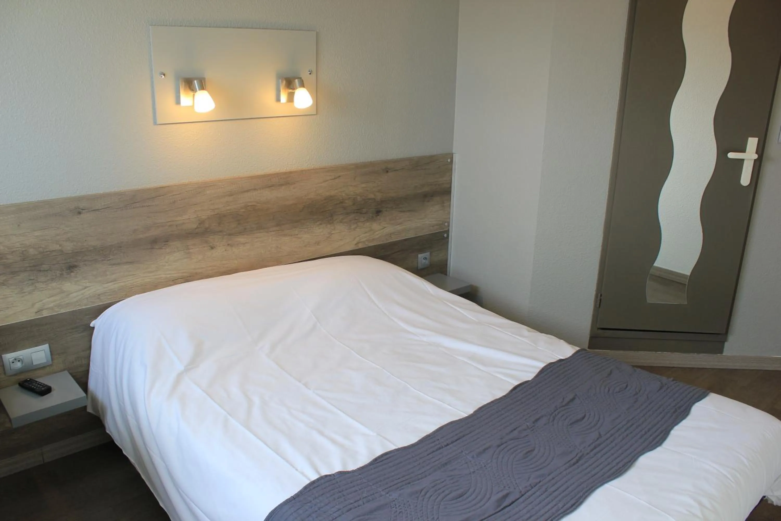 Photo of the whole room, Bed in B&B HOTEL Berck-sur-Mer Rang-du-Fliers