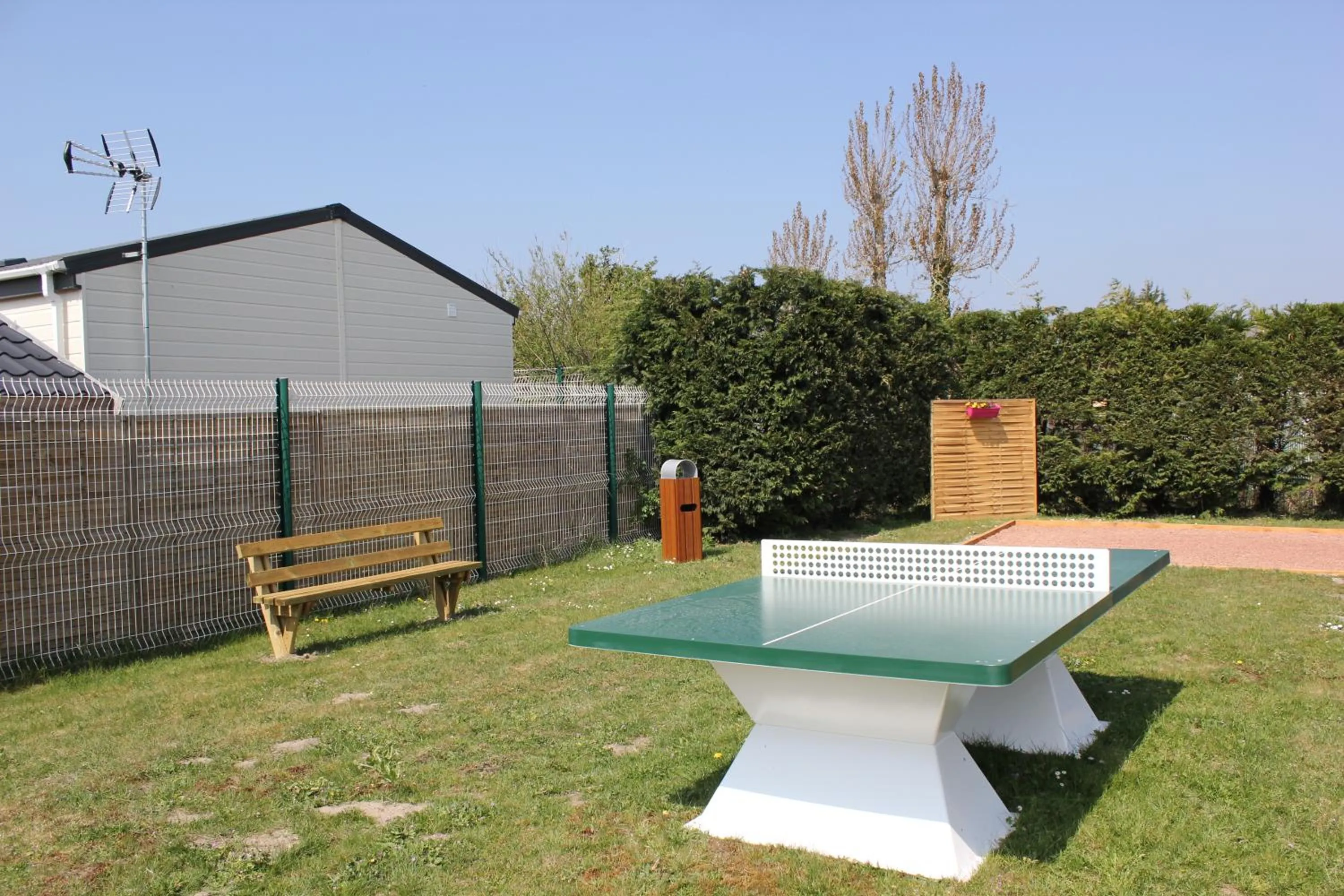 Table tennis in B&B HOTEL Berck-sur-Mer Rang-du-Fliers