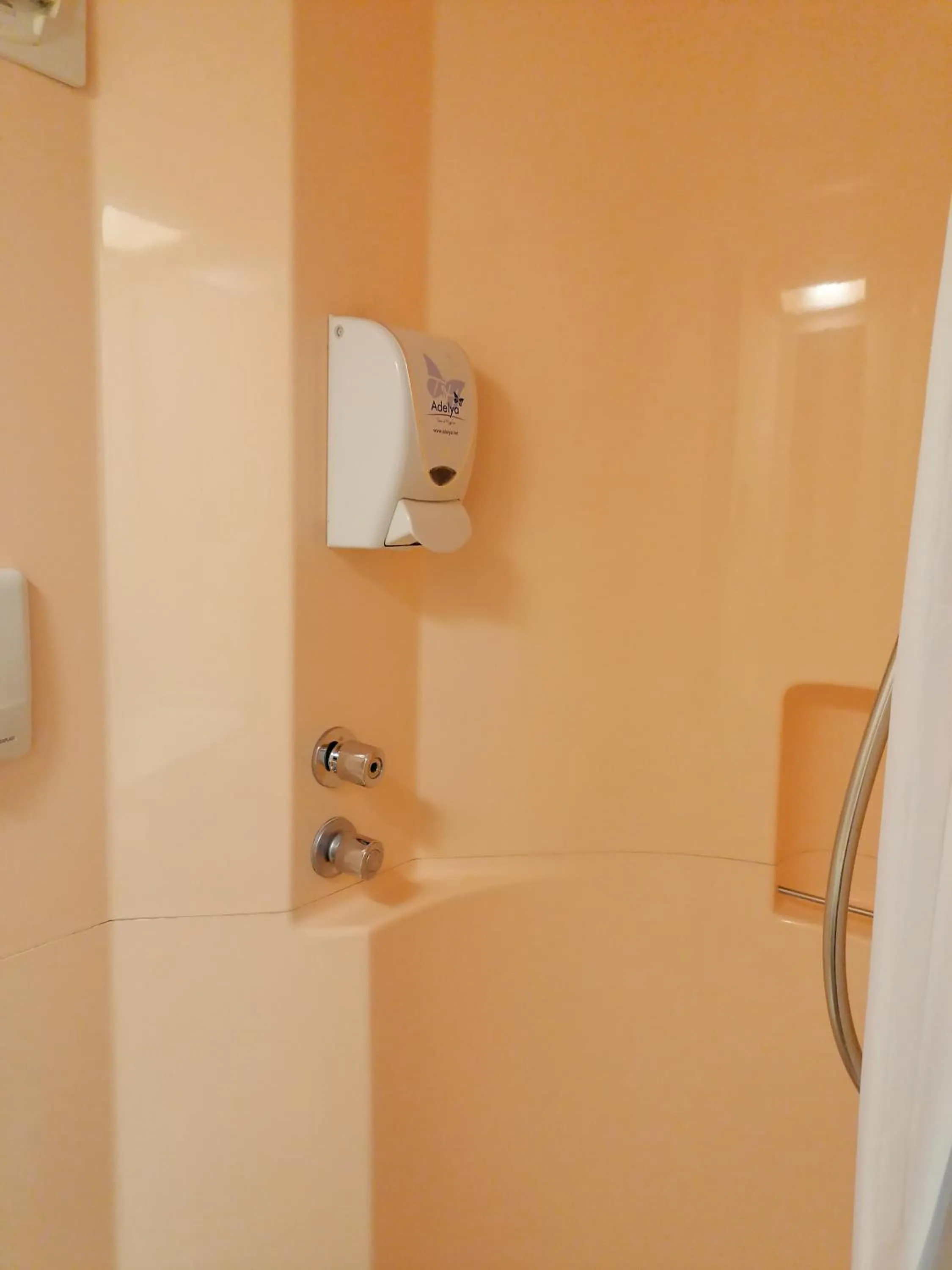 Bathroom in B&B HOTEL Berck-sur-Mer Rang-du-Fliers