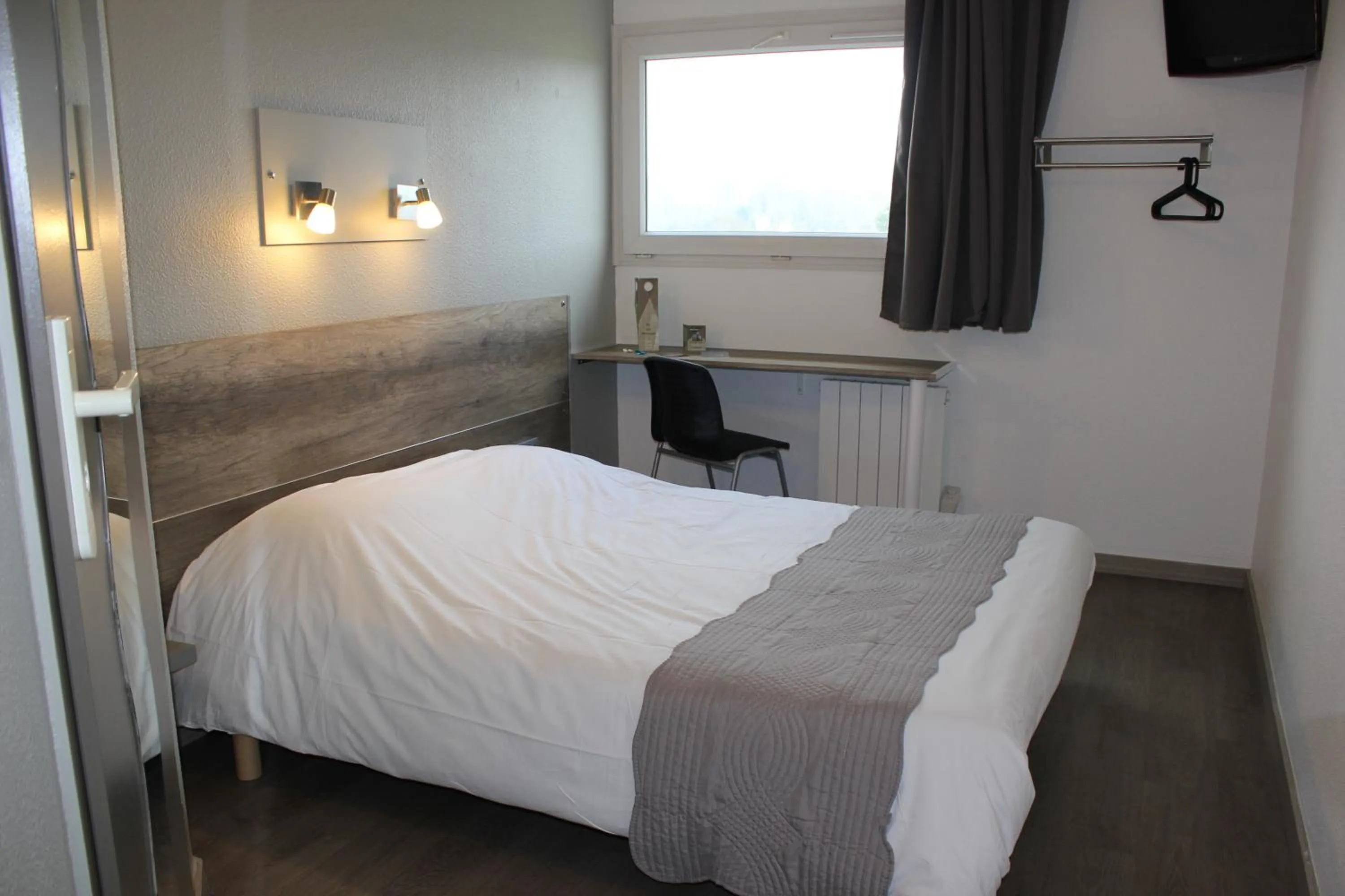 Photo of the whole room, Bed in B&B HOTEL Berck-sur-Mer Rang-du-Fliers