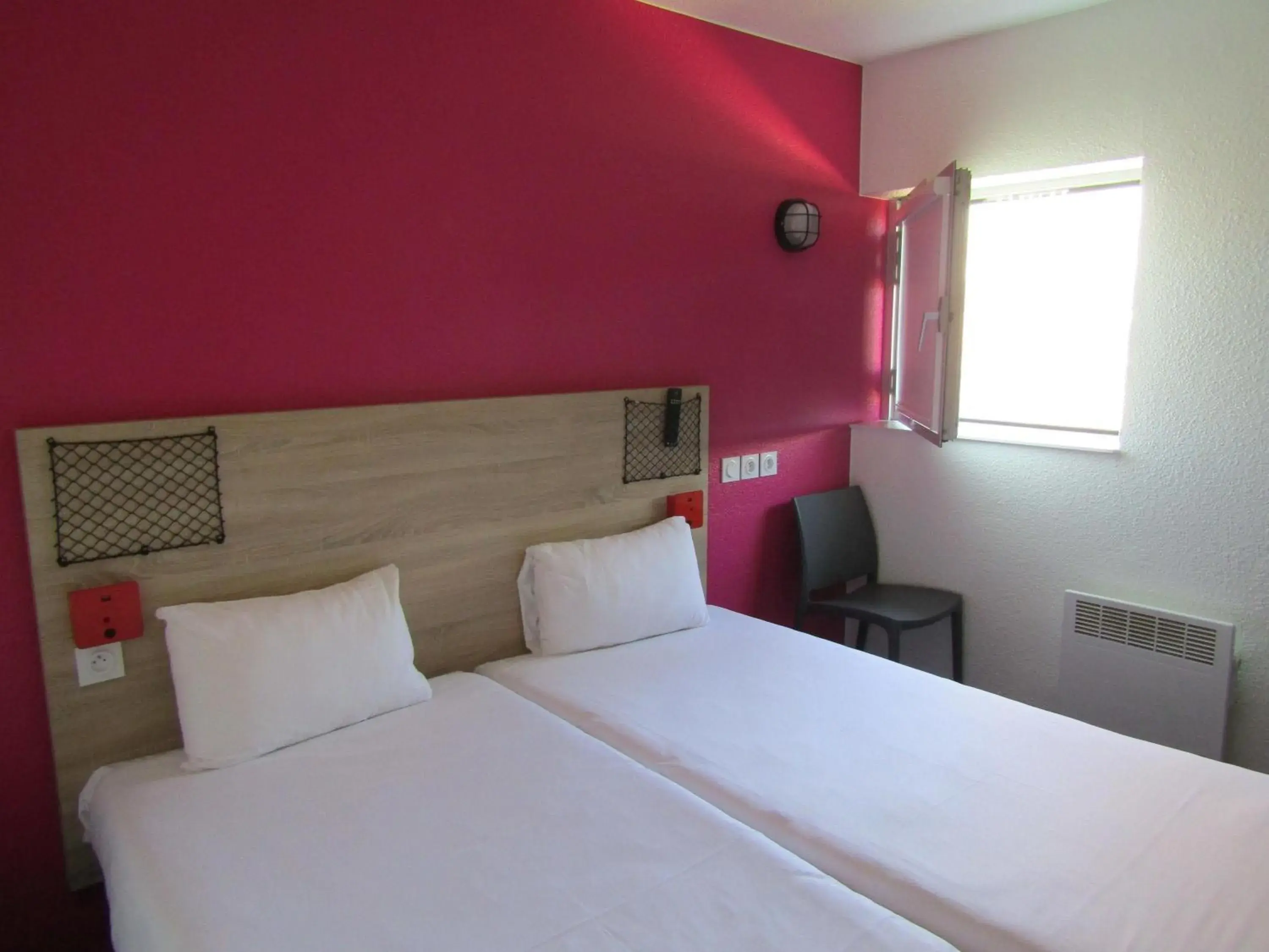 Property building, Bed in hotelF1 Igny Massy TGV Property building, Bed in hotelF1 Igny Massy TGV