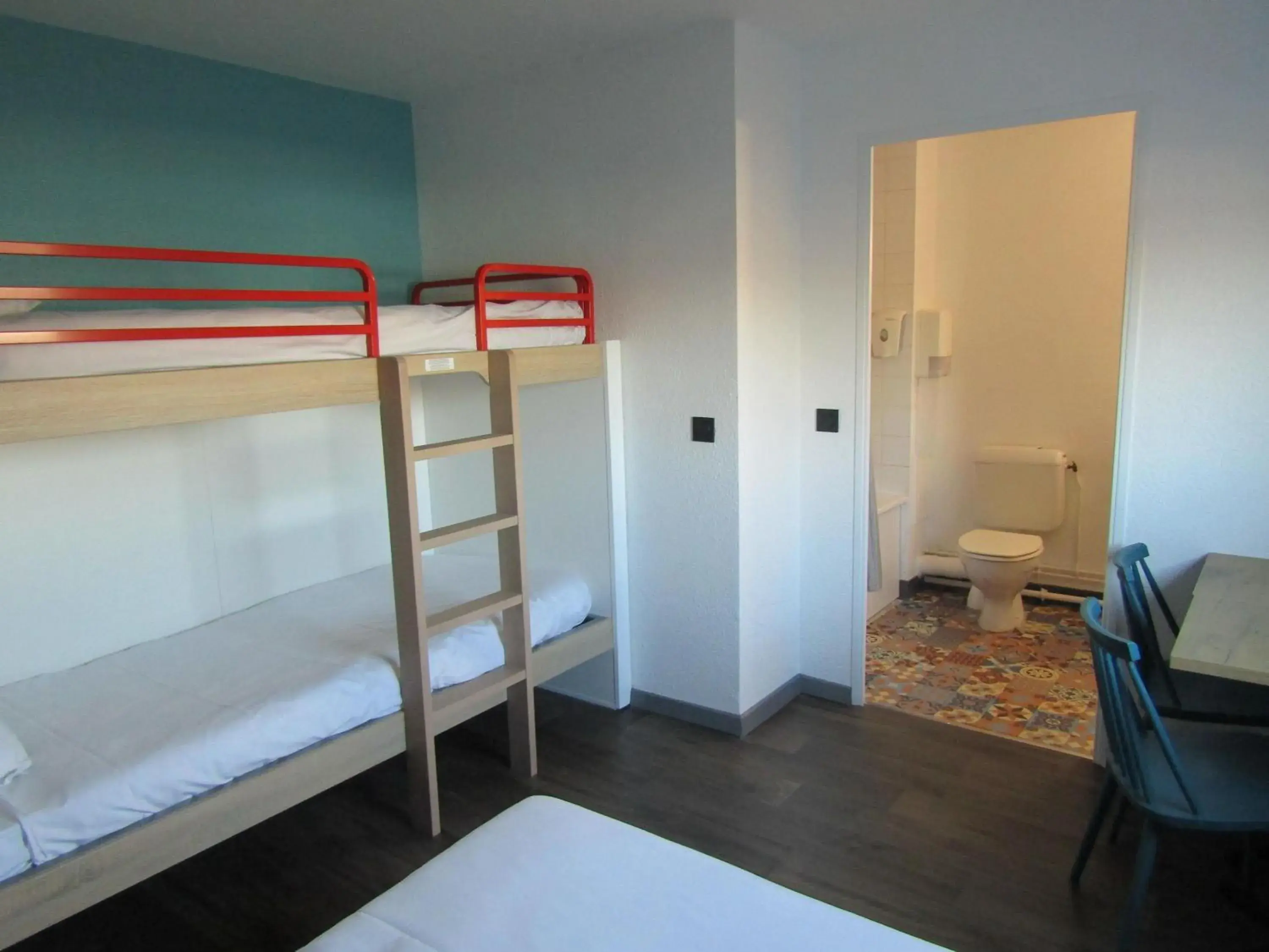 Property building, Bed in hotelF1 Igny Massy TGV Property building, Bed in hotelF1 Igny Massy TGV