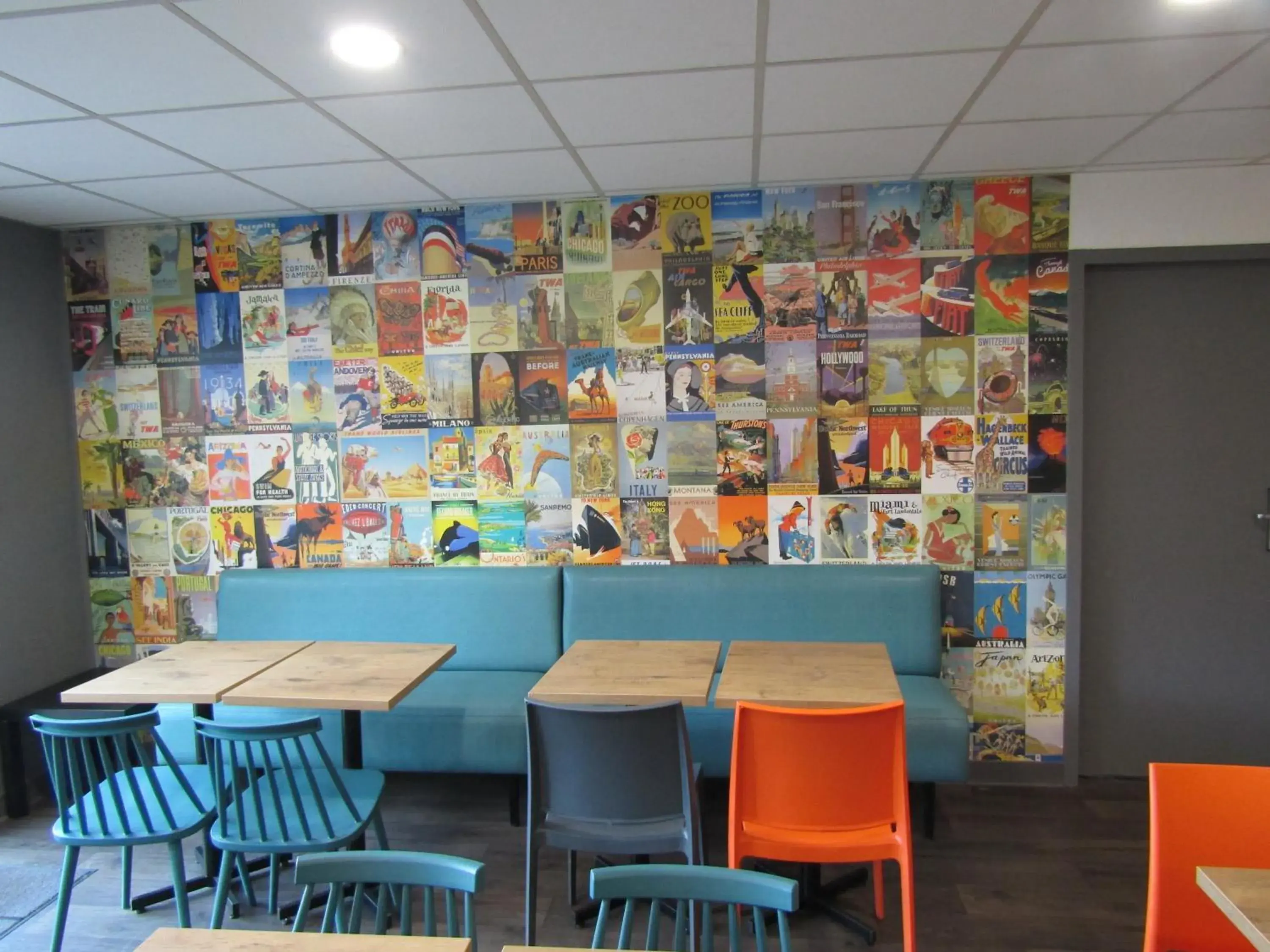 Lounge or bar in hotelF1 Igny Massy TGV Lounge or bar in hotelF1 Igny Massy TGV