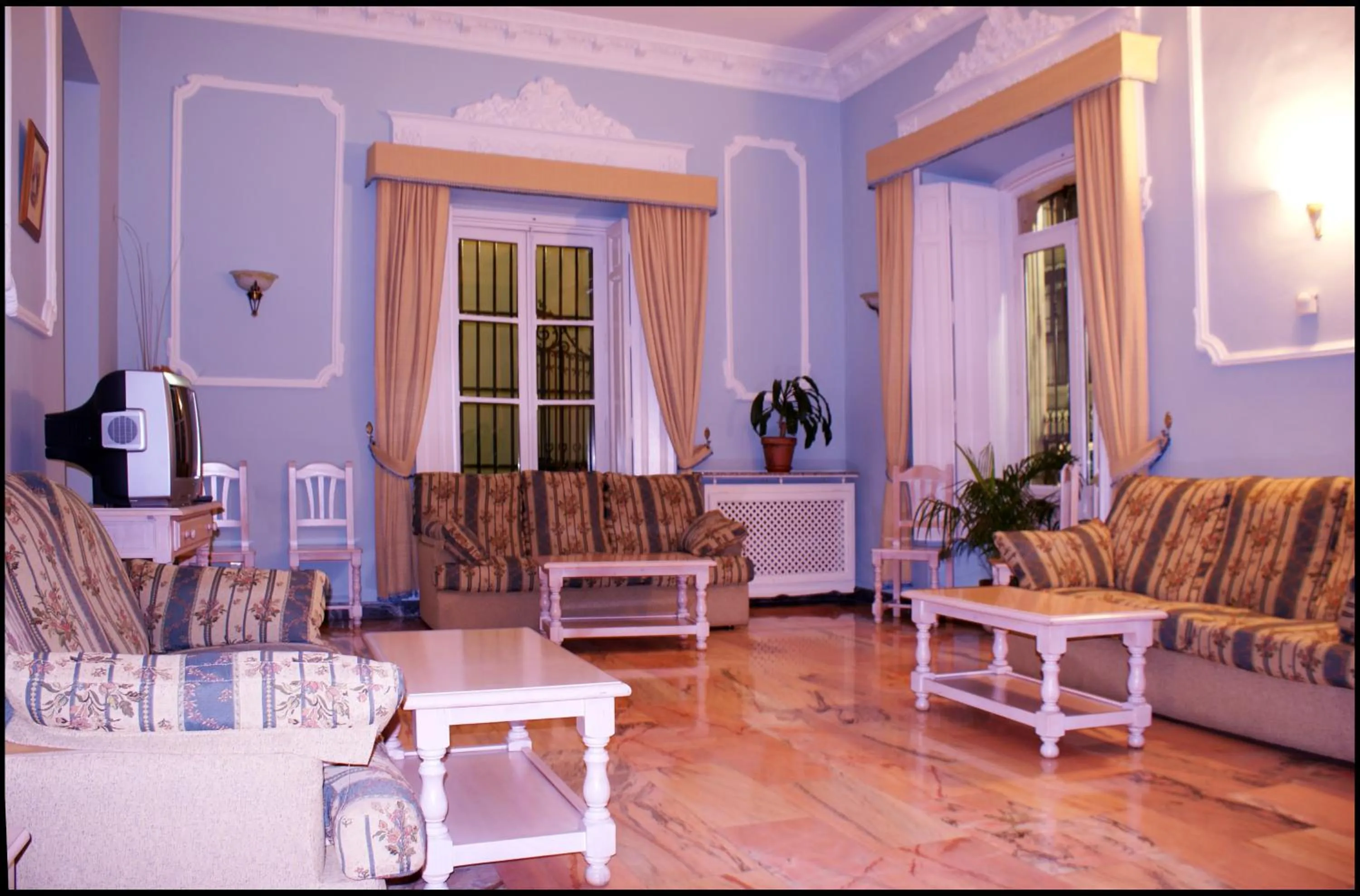 Communal lounge/ TV room in Victoria