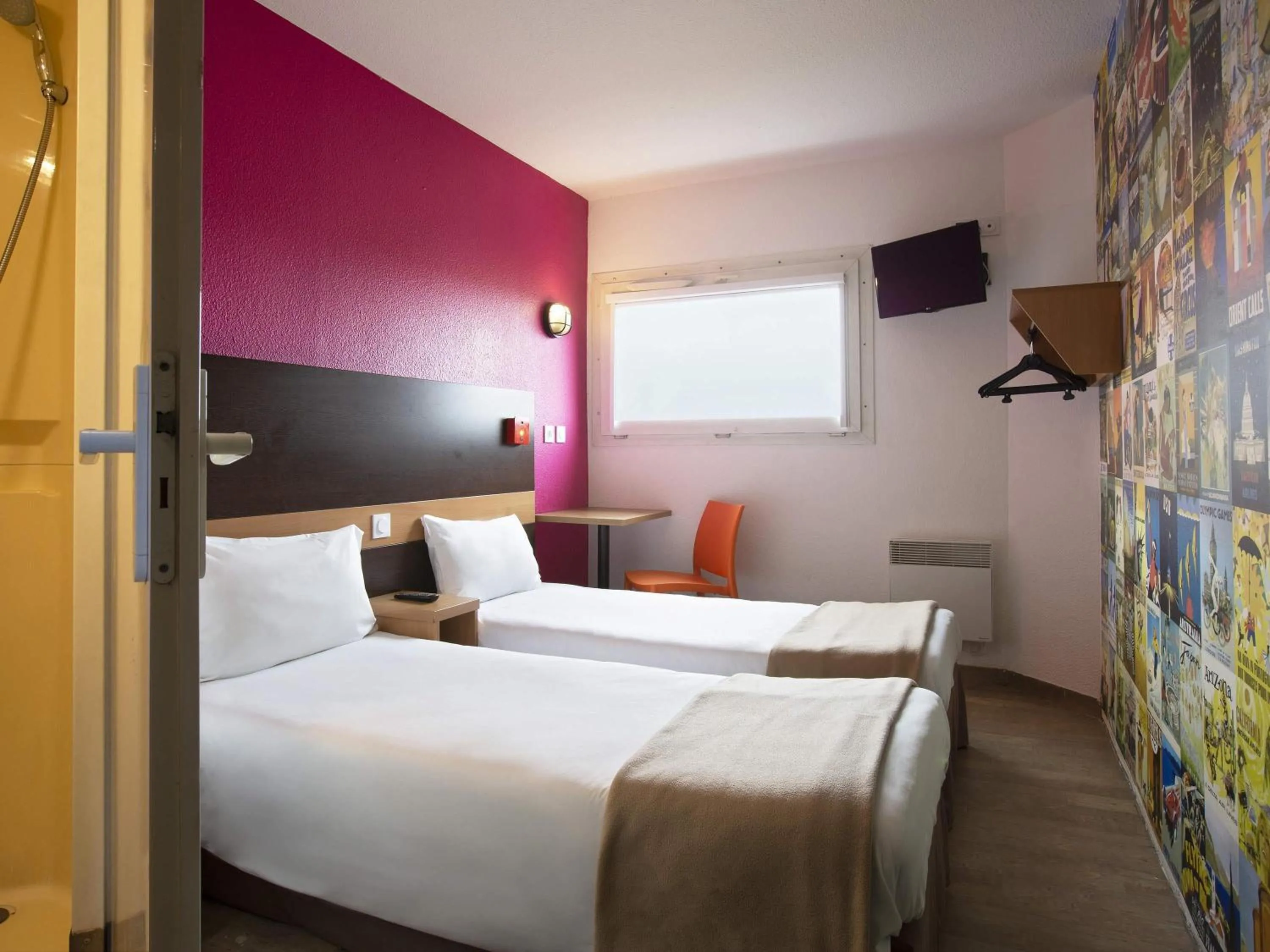 Bedroom, Bed in hotelF1 Nemours