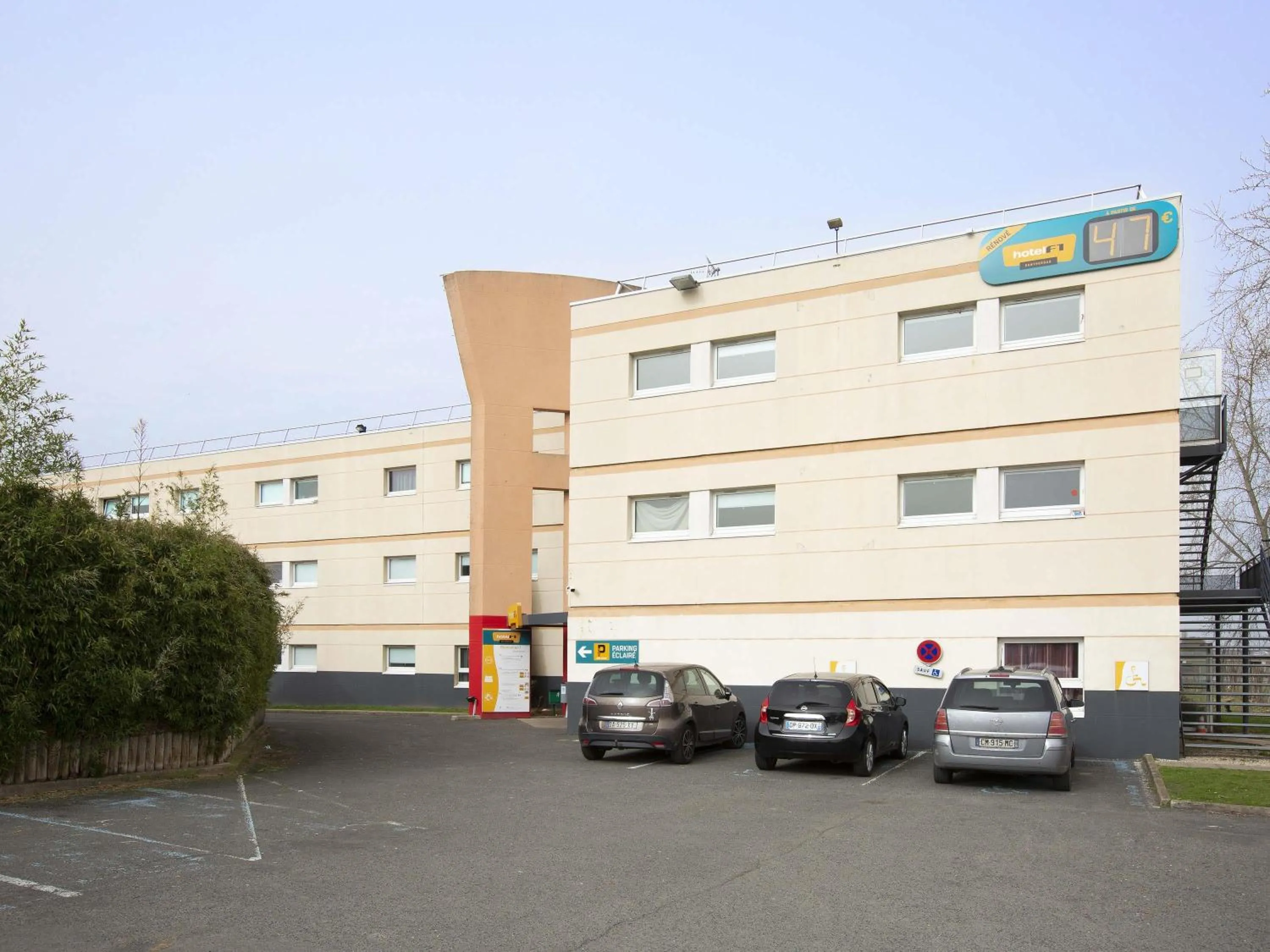 Property building in hotelF1 Nemours