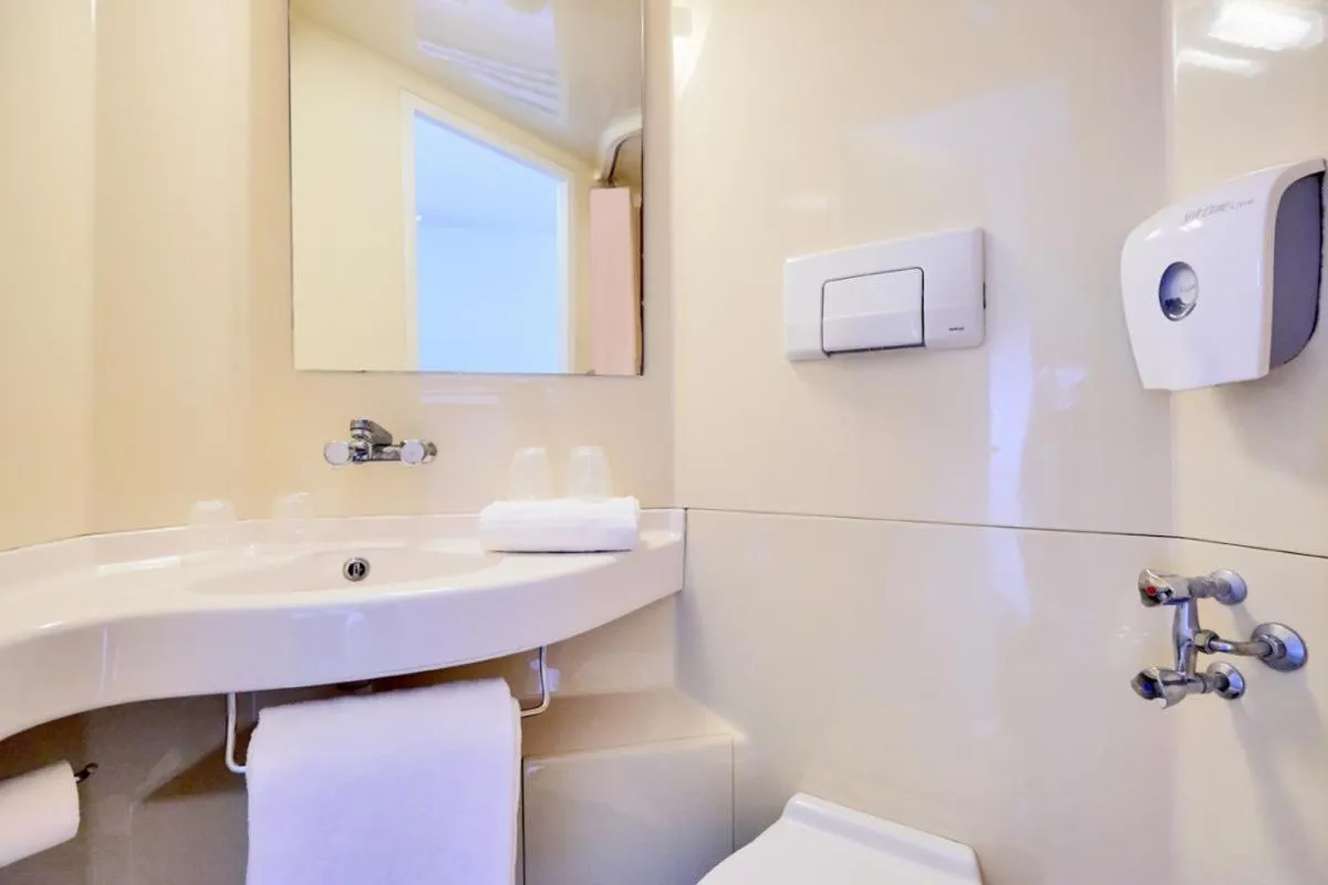 Bathroom in hotelF1 Nemours